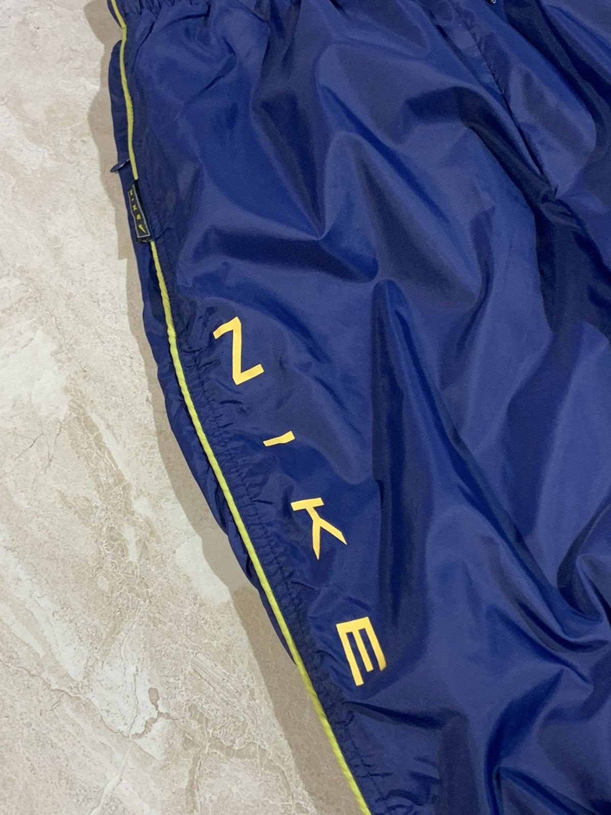 Nike Vintage 00s Nike Navy Blue Nylon Track Pants Size US 32 / EU 48 - 4 Thumbnail