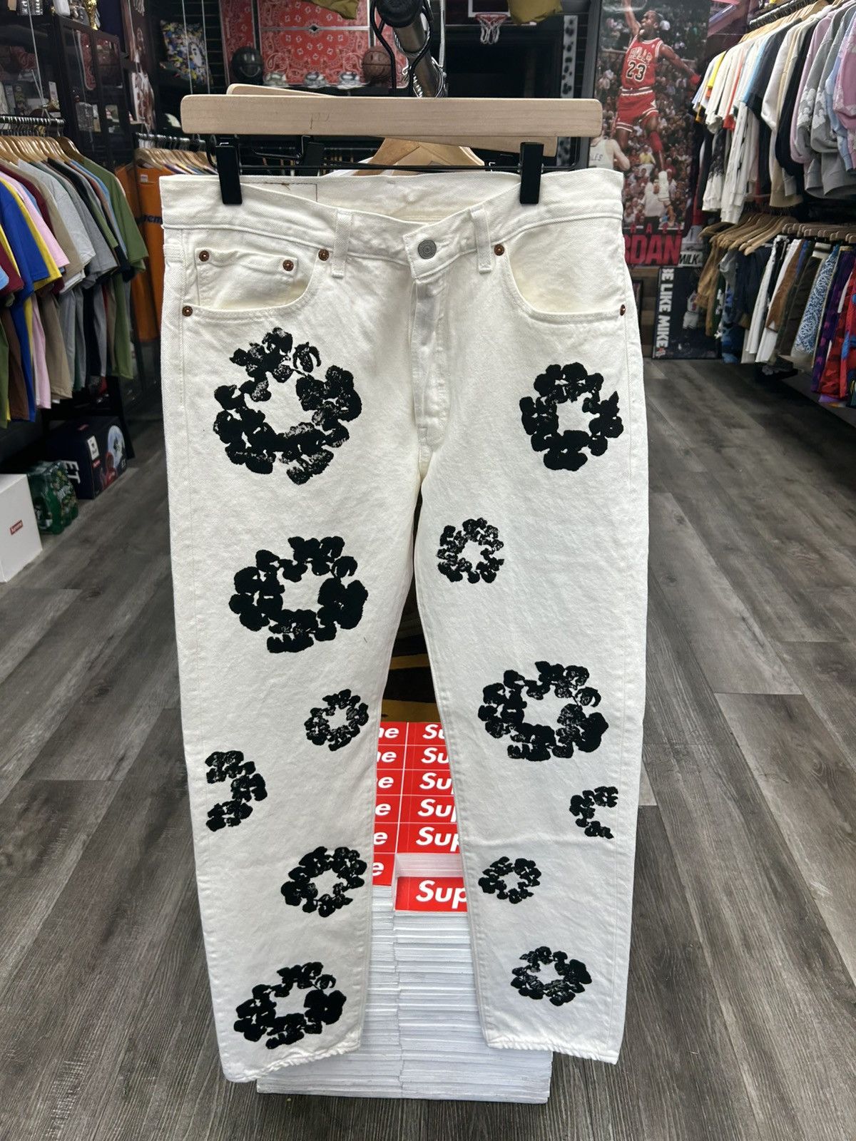 DENIM TEARS × Levi's Levi's x Denim Tears The Cotton Wreath Inverted Jean Size US 32 / EU 48 - 1 Thumbnail