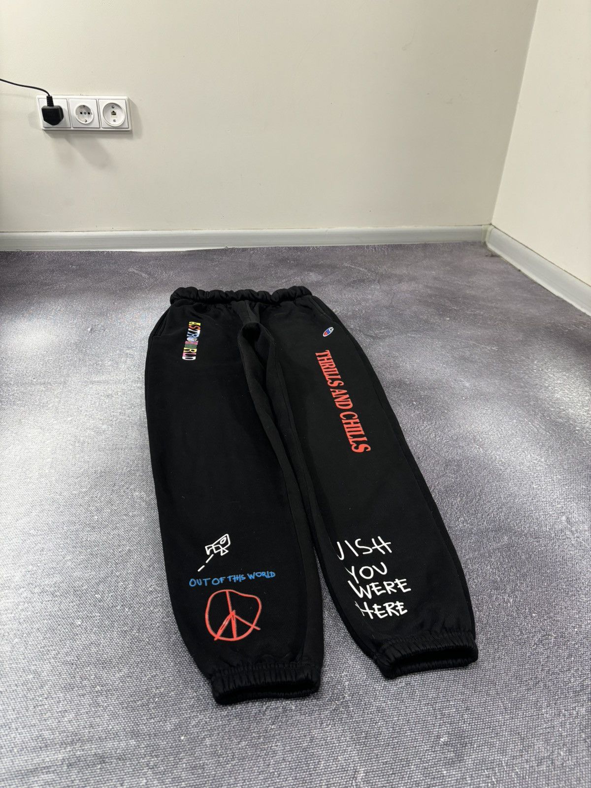 Champion Champion X Travis Scott Astroworld Hype Black Sweatpants Size US 30 / EU 46 - 2 Thumbnail