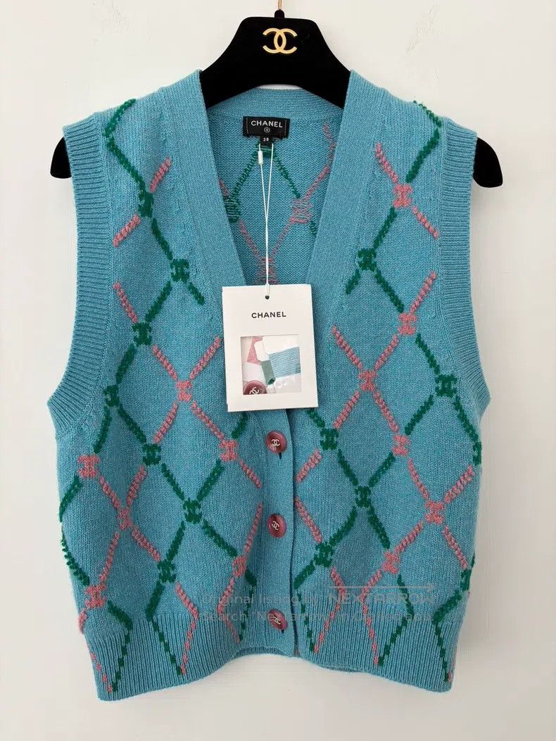 Chanel Chanel Blue retro diamond knitted vest Size XS / US 0-2 / IT 36-38 - 1 Thumbnail