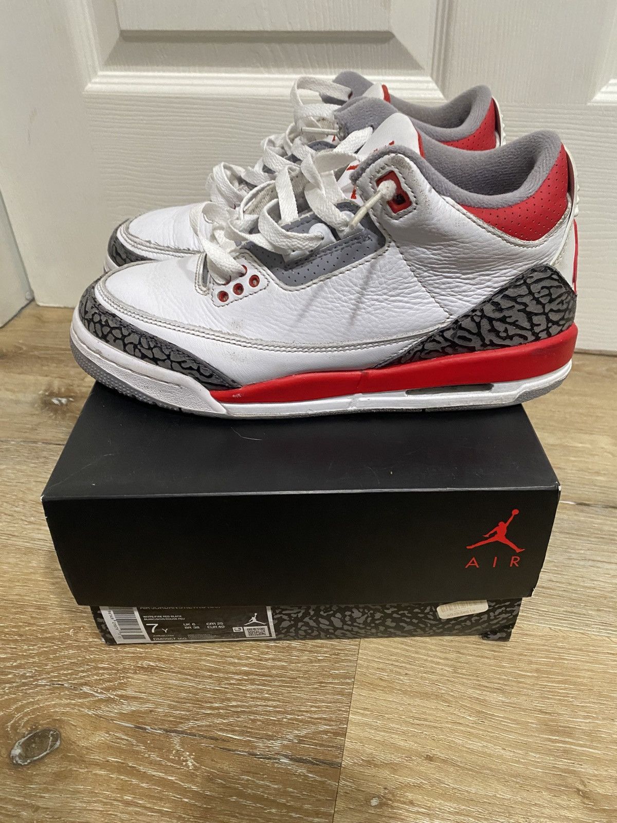 Jordan Brand × Nike Jordan 3 Fire red retro 2022 Size 7 Size US 7 / EU 40 - 1 Thumbnail
