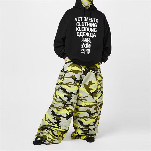 Vetements o1g2r1mq0824 Translate Hoodie in Black Size US L / EU 52-54 / 3 - 4 Thumbnail