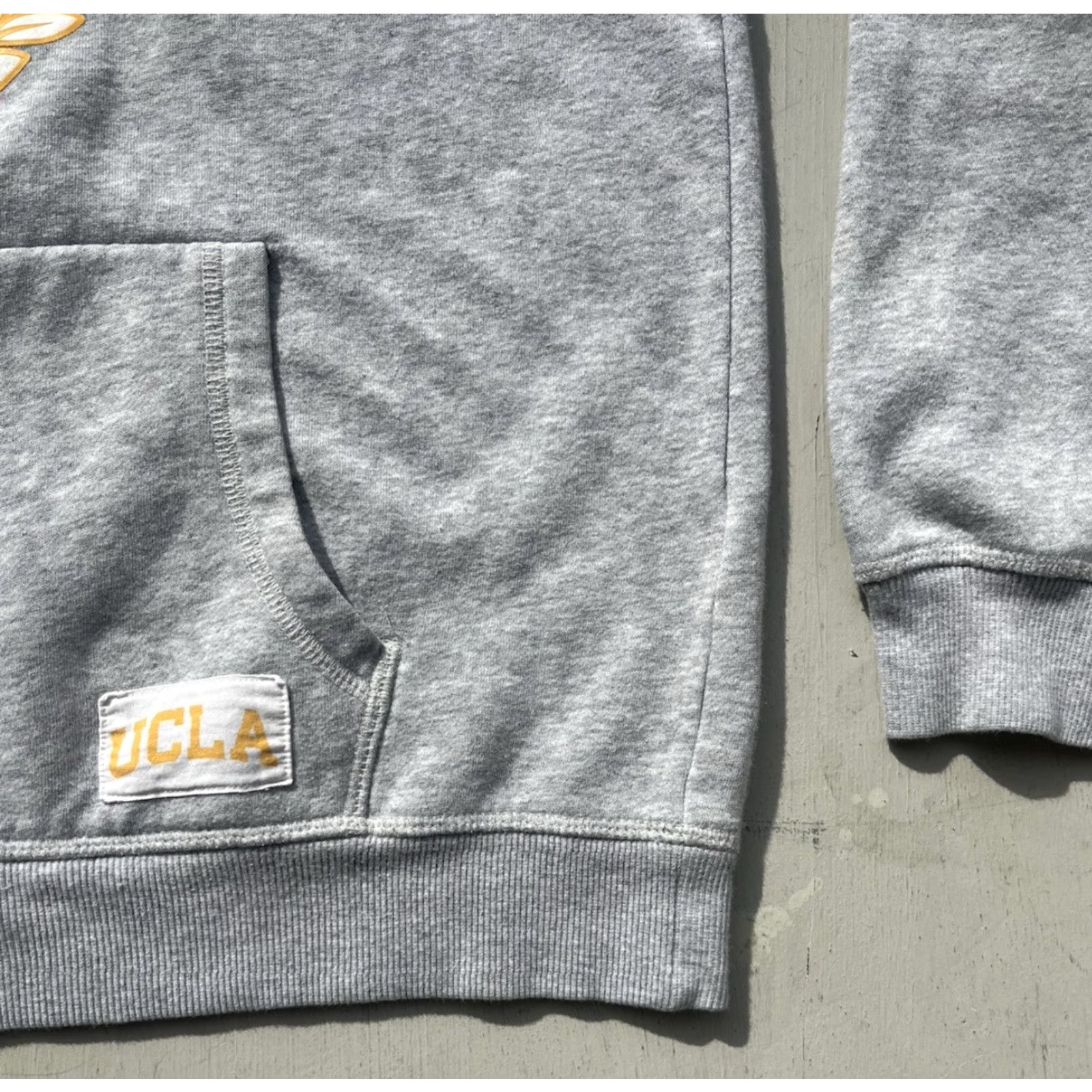 H&M VINTAGE H&M Sweatshirt UCLA University Gray S Men College Active Spell-Out NCAA SOCAL Logo UCLA Men’s Sweatshirt University Theme Pattern Solid Size US S / EU 44-46 / 1 - 6 Thumbnail