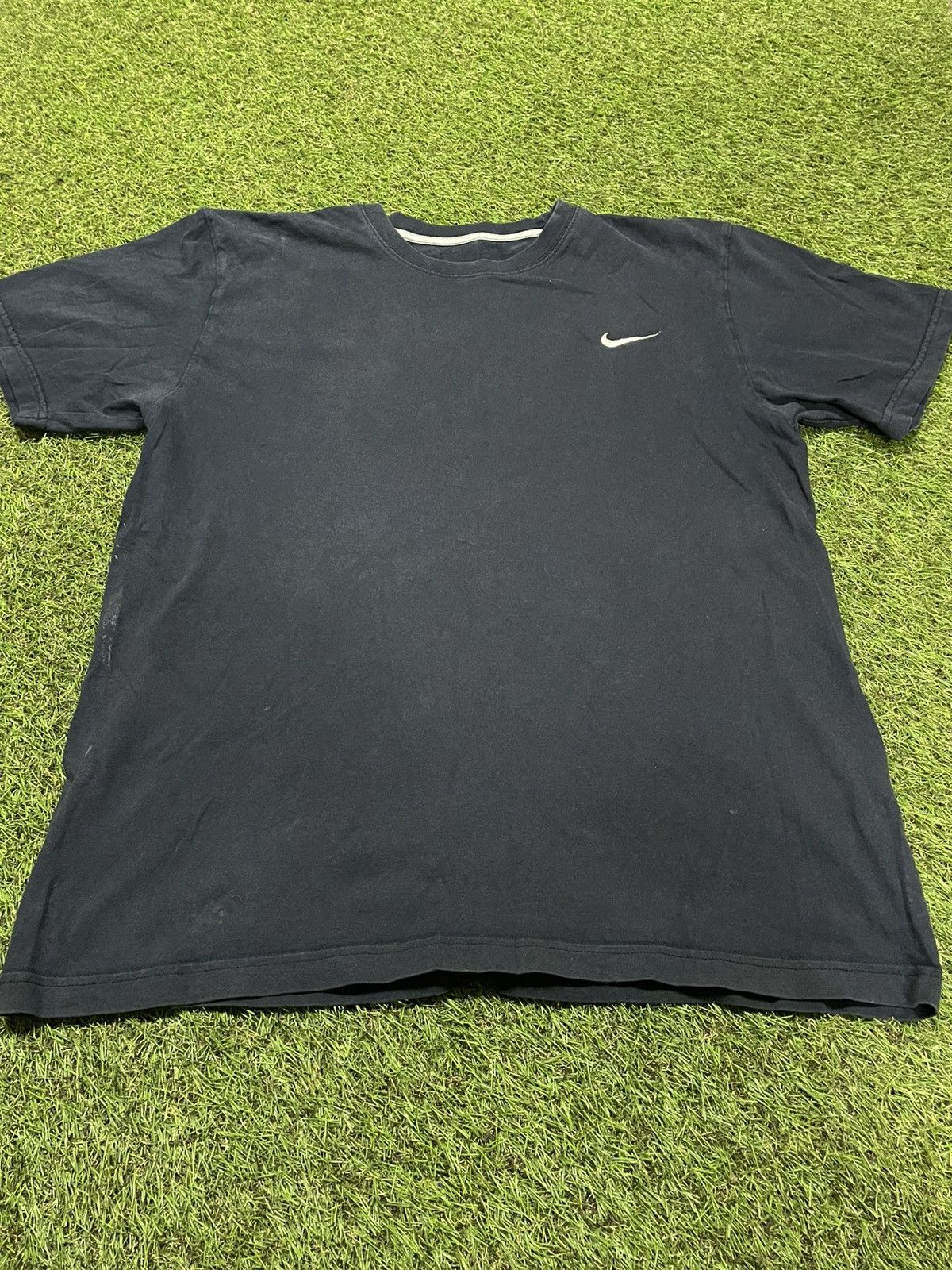 Nike × Vintage Vintage Nike Swoosh Tee – Faded Black Worn Distressed Large Size US L / EU 52-54 / 3 - 2 Thumbnail