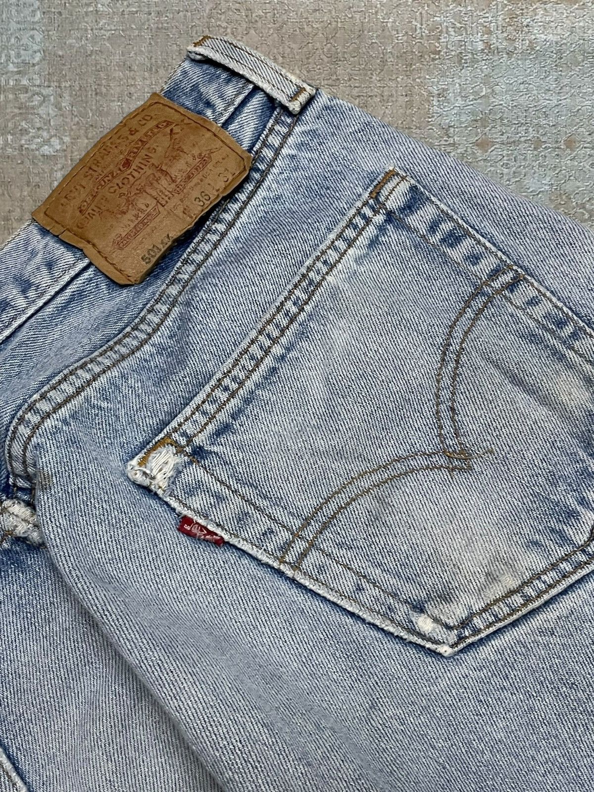 Levi's Vintage Clothing Vintage 1990s Designer Levis 501XX Distressed Classic Denim Size US 34 / EU 50 - 16 Thumbnail
