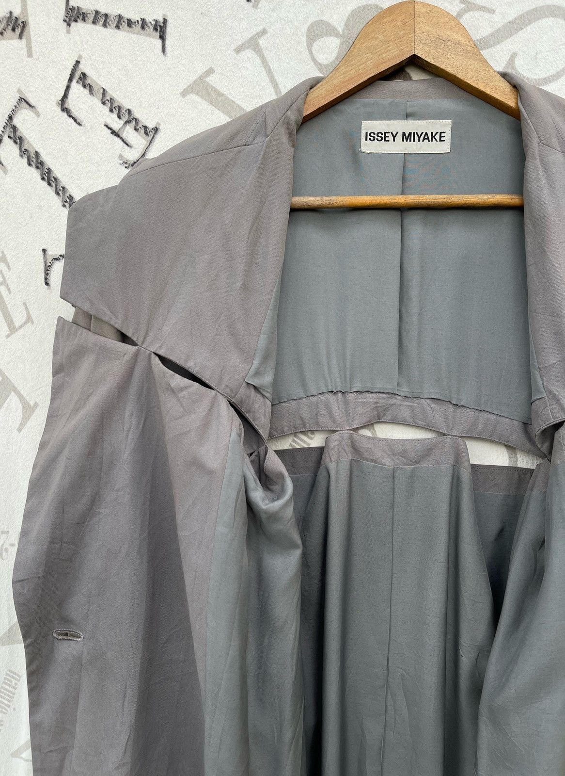 Issey Miyake 🔥A/W 1990'S ISSEY MIYAKE DOUBLE BREASTED CUT-OUT OVERCOAT Size US M / EU 48-50 / 2 - 13 Thumbnail