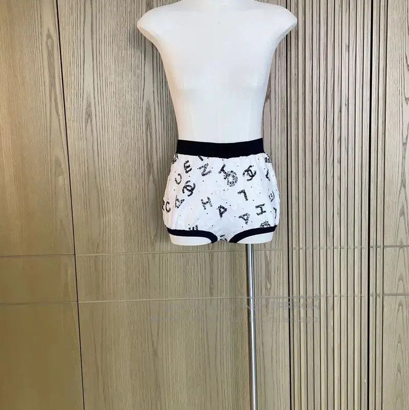 Chanel Chanel Summer White Cotton Blend Shorts . Size 23" - 1 Thumbnail