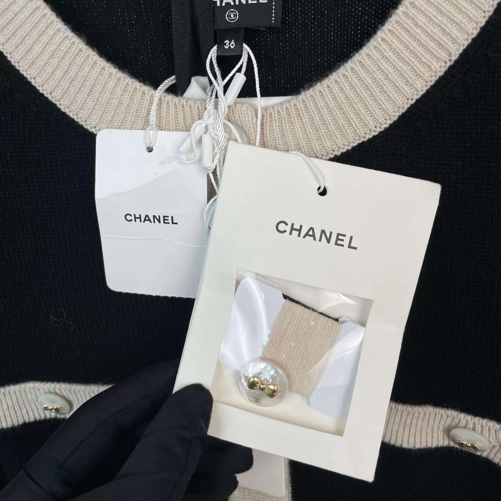 Chanel Chanel 25K Black & White Colorblock Knit Pullover 36 Size XS / US 0-2 / IT 36-38 - 4 Thumbnail