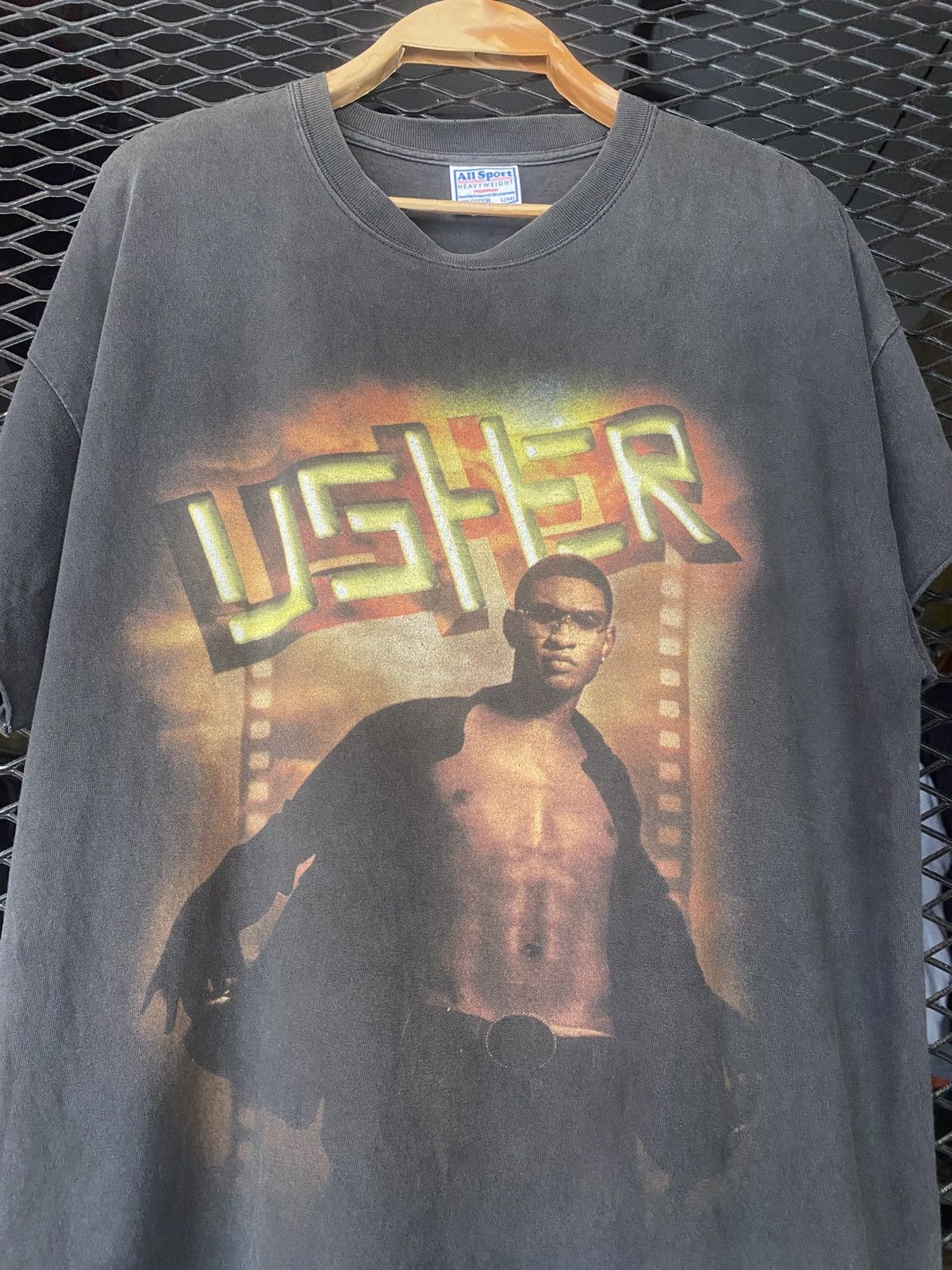 Band Tees × Rap Tees × Vintage Vtg Usher Evolution Tour T shirt R&B / Hip Hop / Rap tees Size US L / EU 52-54 / 3 - 1 Thumbnail