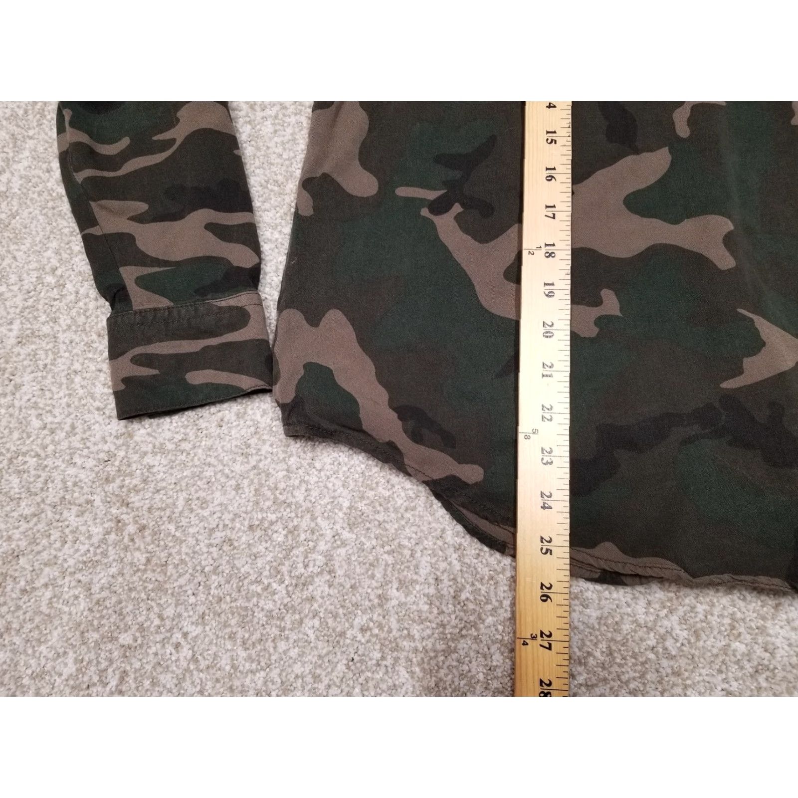 Sanctuary Sanctuary Top Womens Small Green Camouflage 100% Rayon Long Sleeve Snaps Roll Tab Shirt Women S Green Camouflage 100% Rayon Roll Tab Snaps Size S / US 4 / IT 40 - 7 Thumbnail