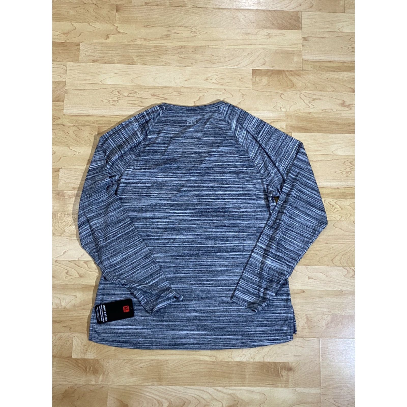 Tapout Tapout Shirt Womens Gray V-Neck Long Sleeve XL NWT, Basic, T-Shirt Size XL / US 12-14 / IT 48-50 - 2 Thumbnail