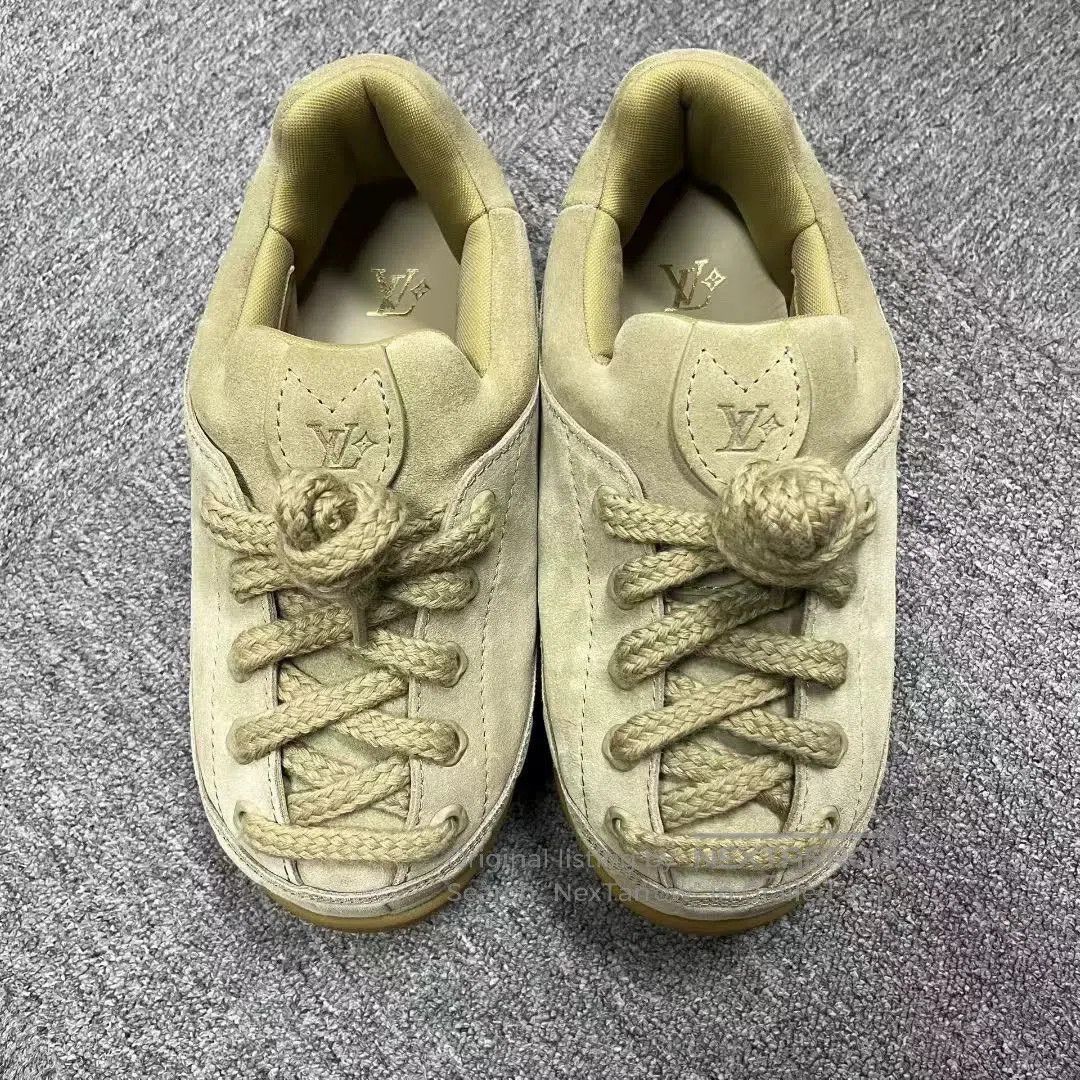 Louis Vuitton beige suede leather round toe sneakers. Size US 9 / EU 42 - 3 Thumbnail
