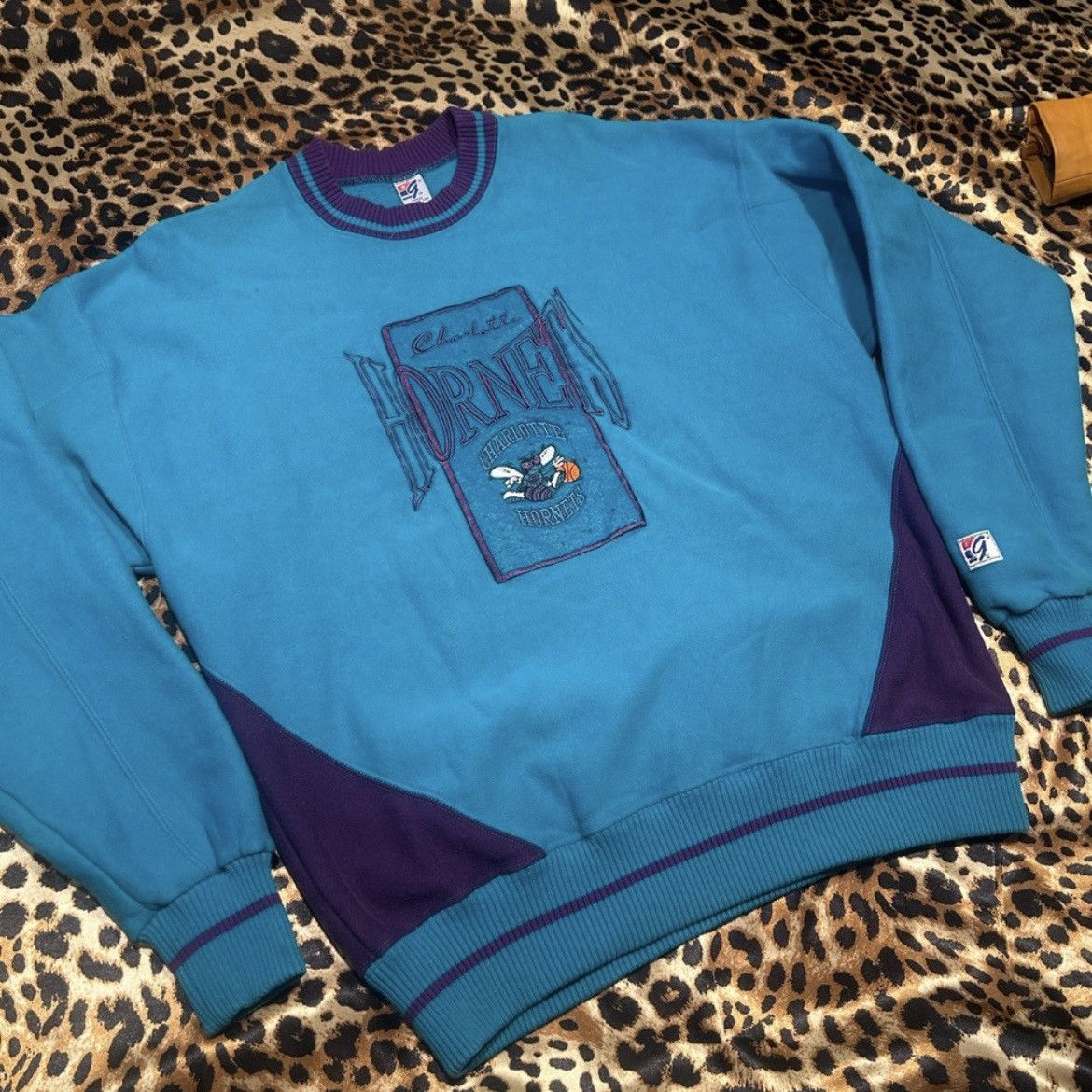 The Game × Vintage Vintage 90s Charlotte Hornets The Game Crewneck Sweatshirt Size US L / EU 52-54 / 3 - 2 Thumbnail
