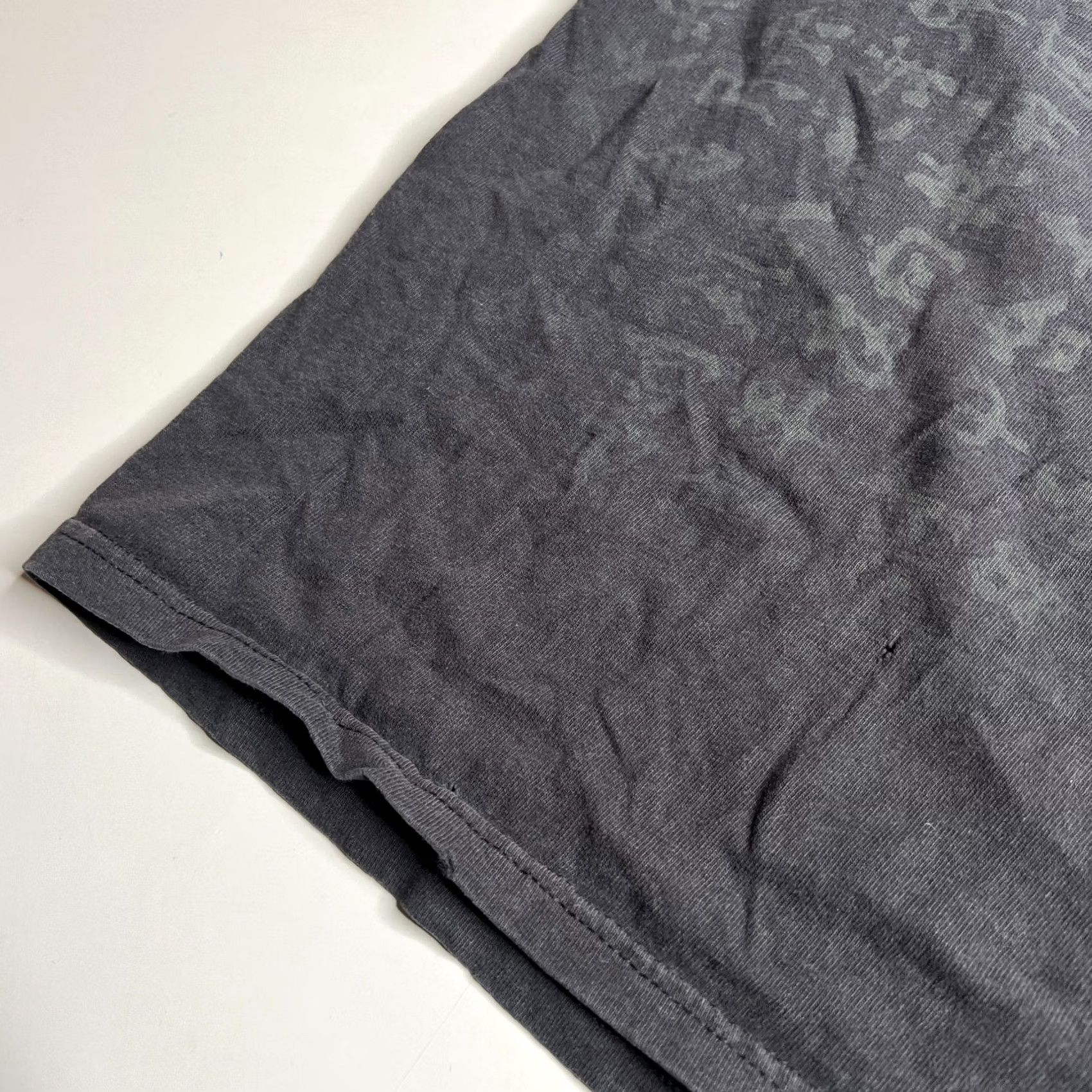 Delta VINTAGE Dragon Tiger Yin Yang T-Shirt Gray Men 2XL Dragon Tiger Yin Yang Skull Graphic Cotton USA 2000s Mens T-Shirt Size US XXL / EU 58 / 5 - 7 Thumbnail