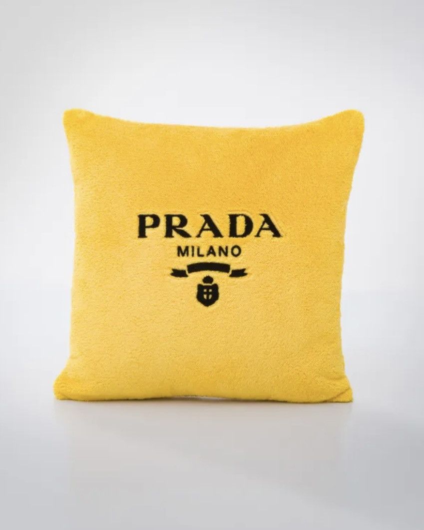 Prada 💛 Prada soft sofa cushion in pink Size ONE SIZE - 1 Thumbnail