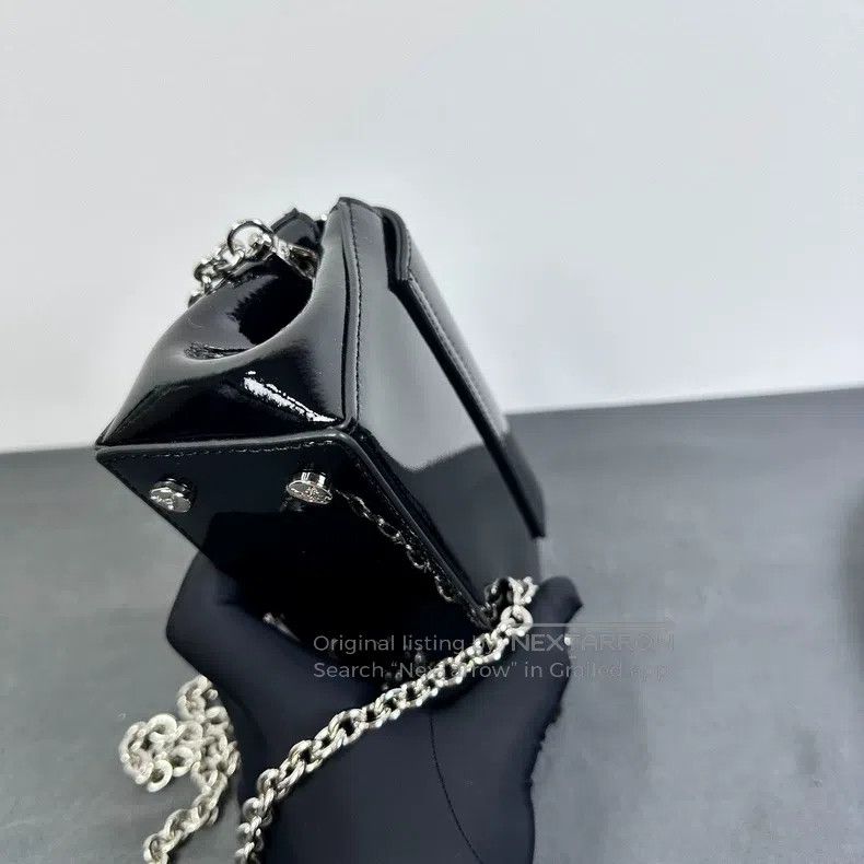 Vivienne Westwood Vivienne Westwood size os HAZEL Removable Chain Magnetic Cl Size ONE SIZE - 5 Thumbnail
