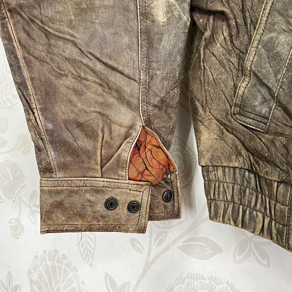 Genuine Leather × Japanese Brand × Vintage Vintage SUNTORY BOSS COFFEE B3 Genine Leather Bomber Jacket Size US XL / EU 56 / 4 - 13 Thumbnail