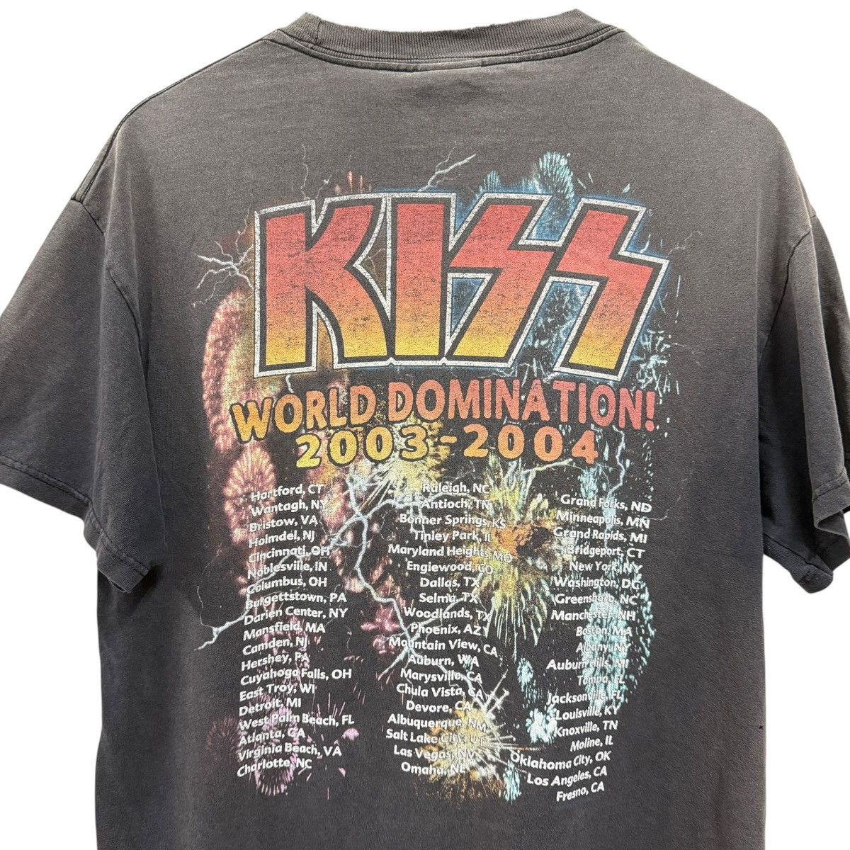 KISS Vintage Y2K Kiss World Domination Tour Thrashed Tshirt Size US L / EU 52-54 / 3 - 5 Thumbnail