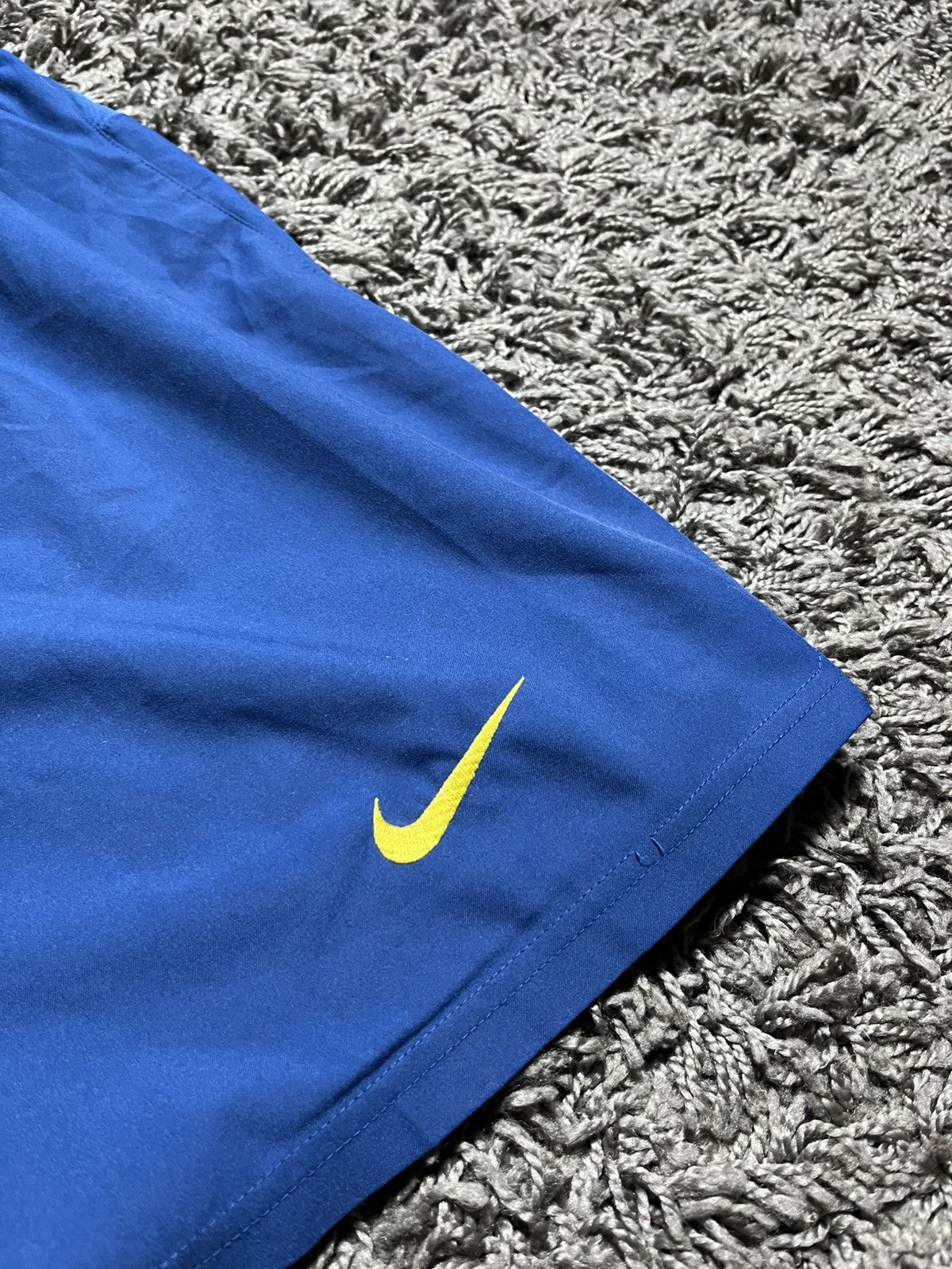 Nike NIKE BARCELONA 2004/05 FOOTBALL VINTAGE SOCCER SHORTS Size US 36 / EU 52 - 3 Thumbnail