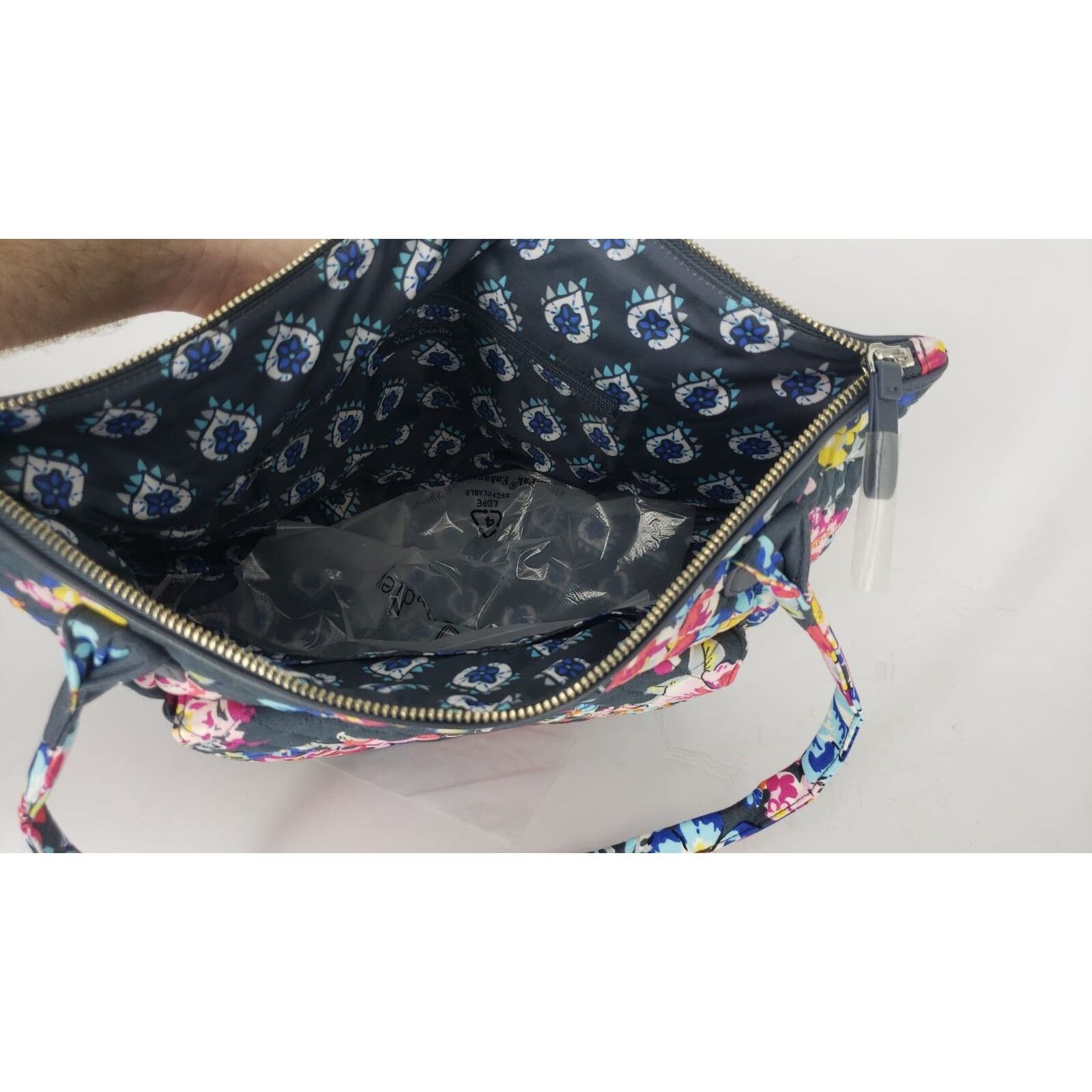 Vera Bradley VERA BRADLEY COTTON CARSON EAST BAG PRETTY POISE 100% COTTON Size ONE SIZE - 3 Thumbnail