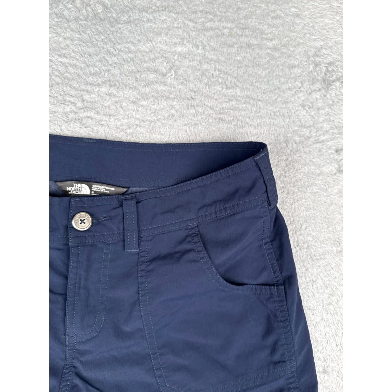 The North Face The North Face Womens Shorts Size 4 Blue Nylon Activewear with Large Pockets, 4.5 Inseam, Casual, Travel, Outdoor Size 27" / US 4 / IT 40 - 6 Thumbnail
