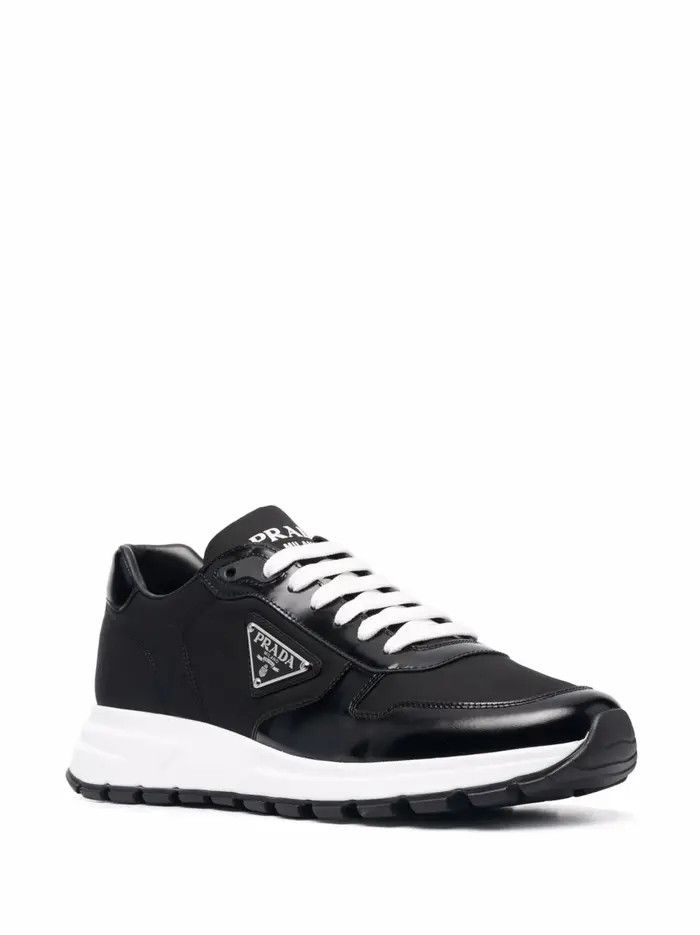 o1srvl11e0624 Sneakers in Black