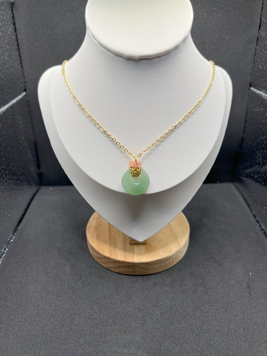 Jewelry Green Jade Gold Chain Necklace Size ONE SIZE - 1 Thumbnail