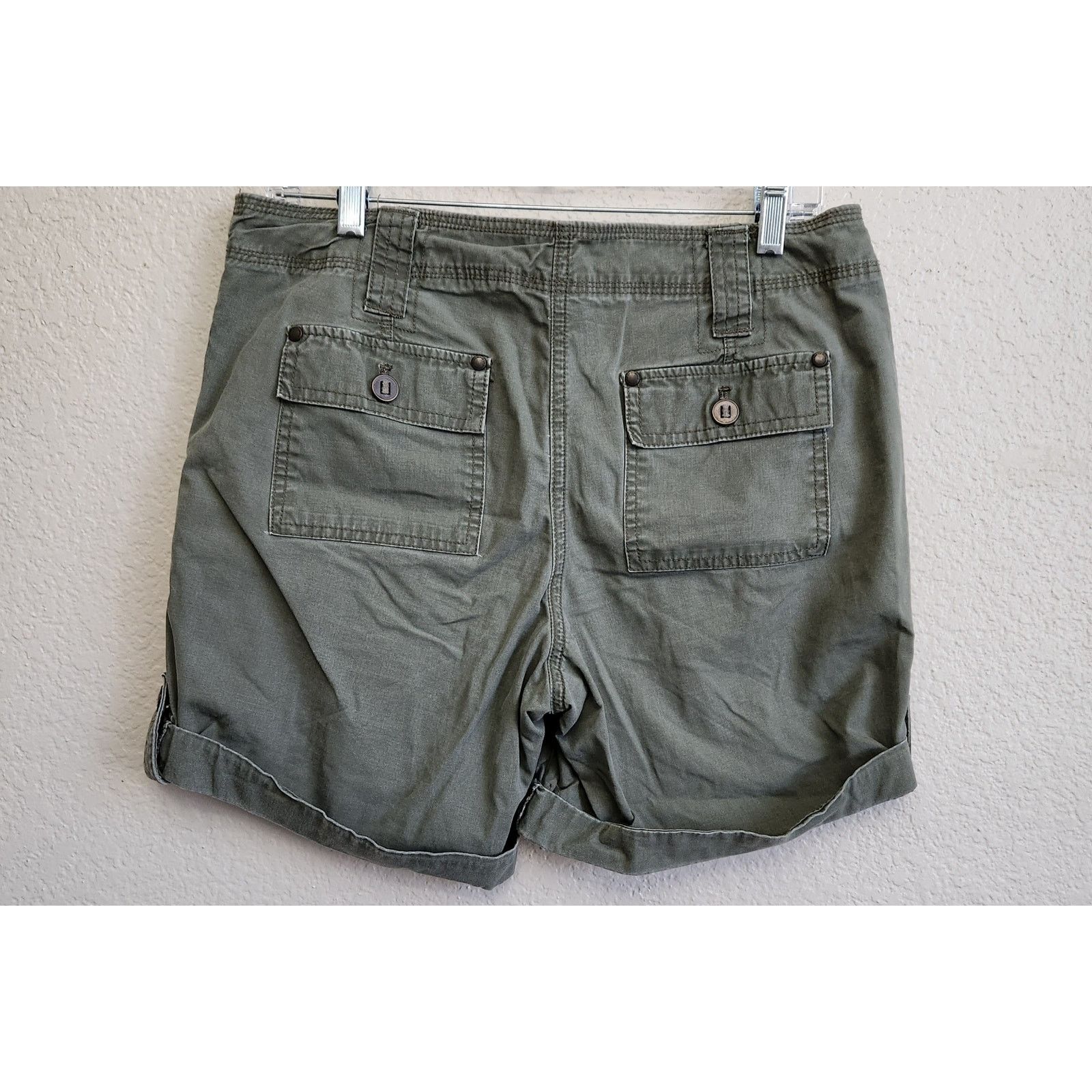 Other Liz Claiborne Army Green Flat Front Roll Tab Hem Shorts 8P Size 30" / US 8 / IT 44 - 3 Thumbnail