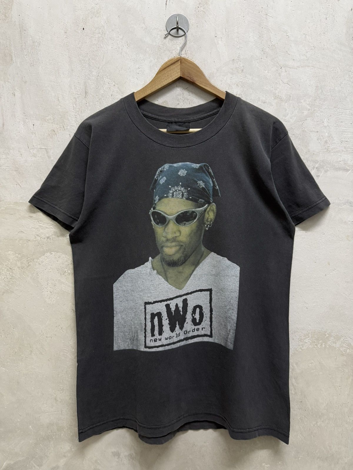 Vintage Vintage 1997 WCW NWO Dennis Rodman Faded Tees Size US M / EU 48-50 / 2 - 1 Thumbnail