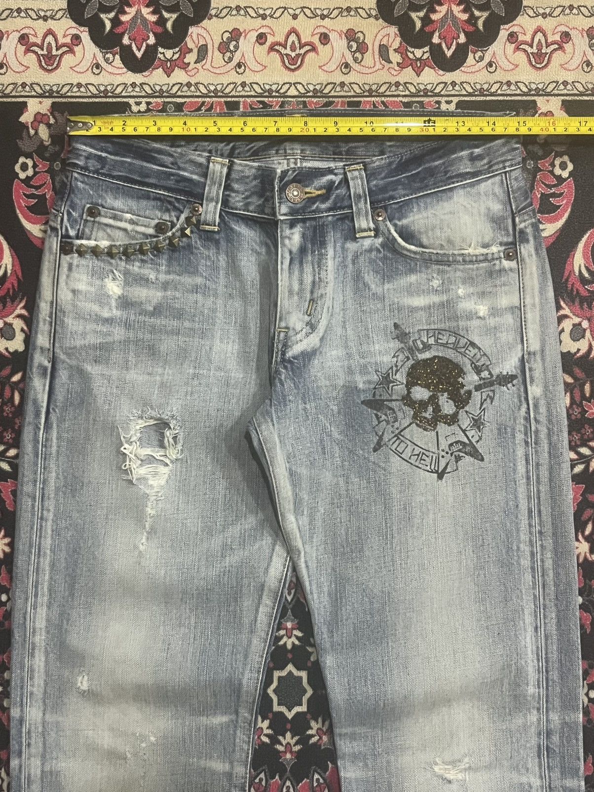 Edwin Vintage Edwin Distress Light Wash Skull Graphic Stud Jeans Size 28" / US 6 / IT 42 - 14 Thumbnail