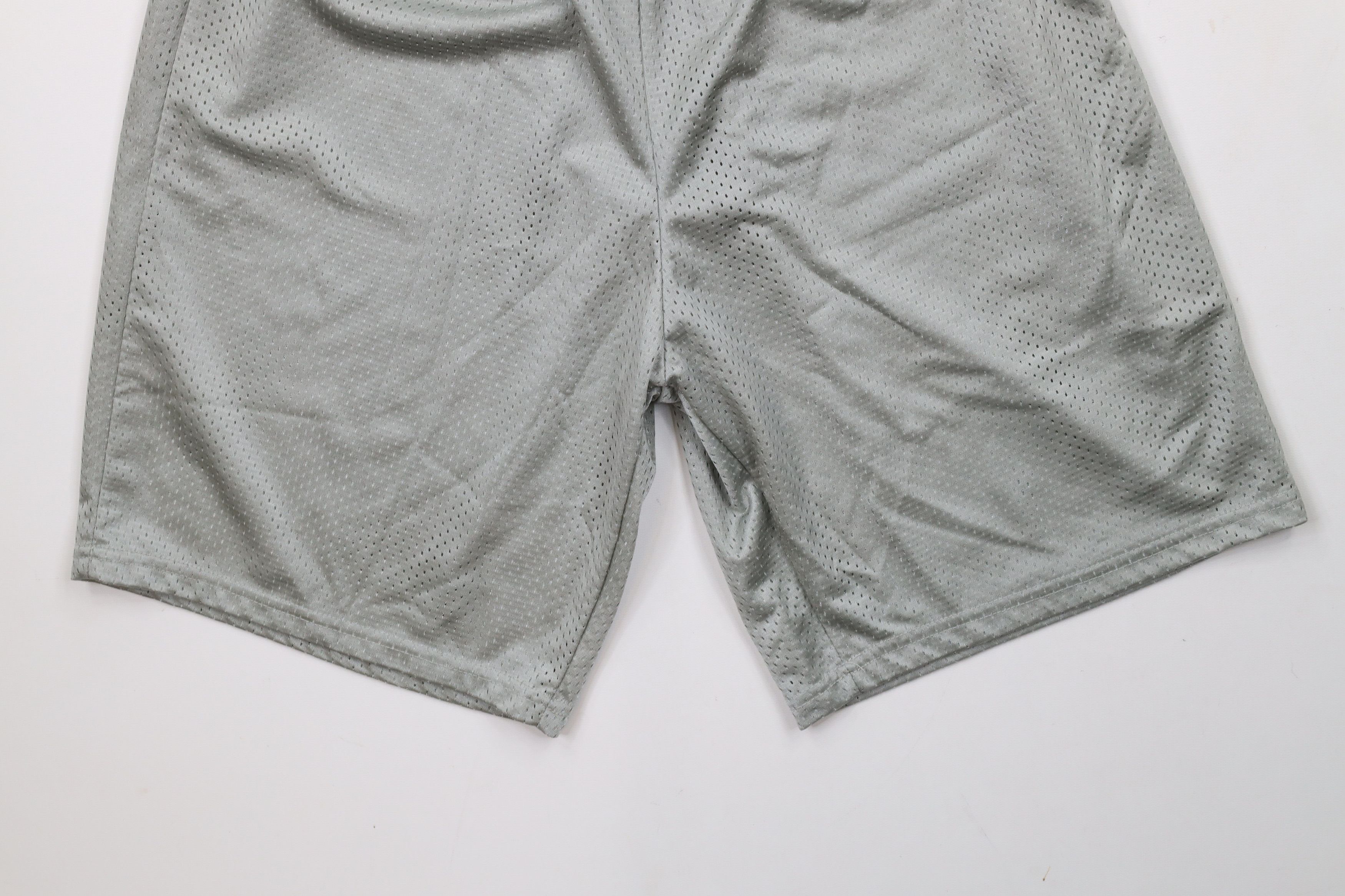 Vintage Vintage 90s Streetwear Mesh Above Knee Gym Shorts Silver Size US 32 / EU 48 - 4 Thumbnail