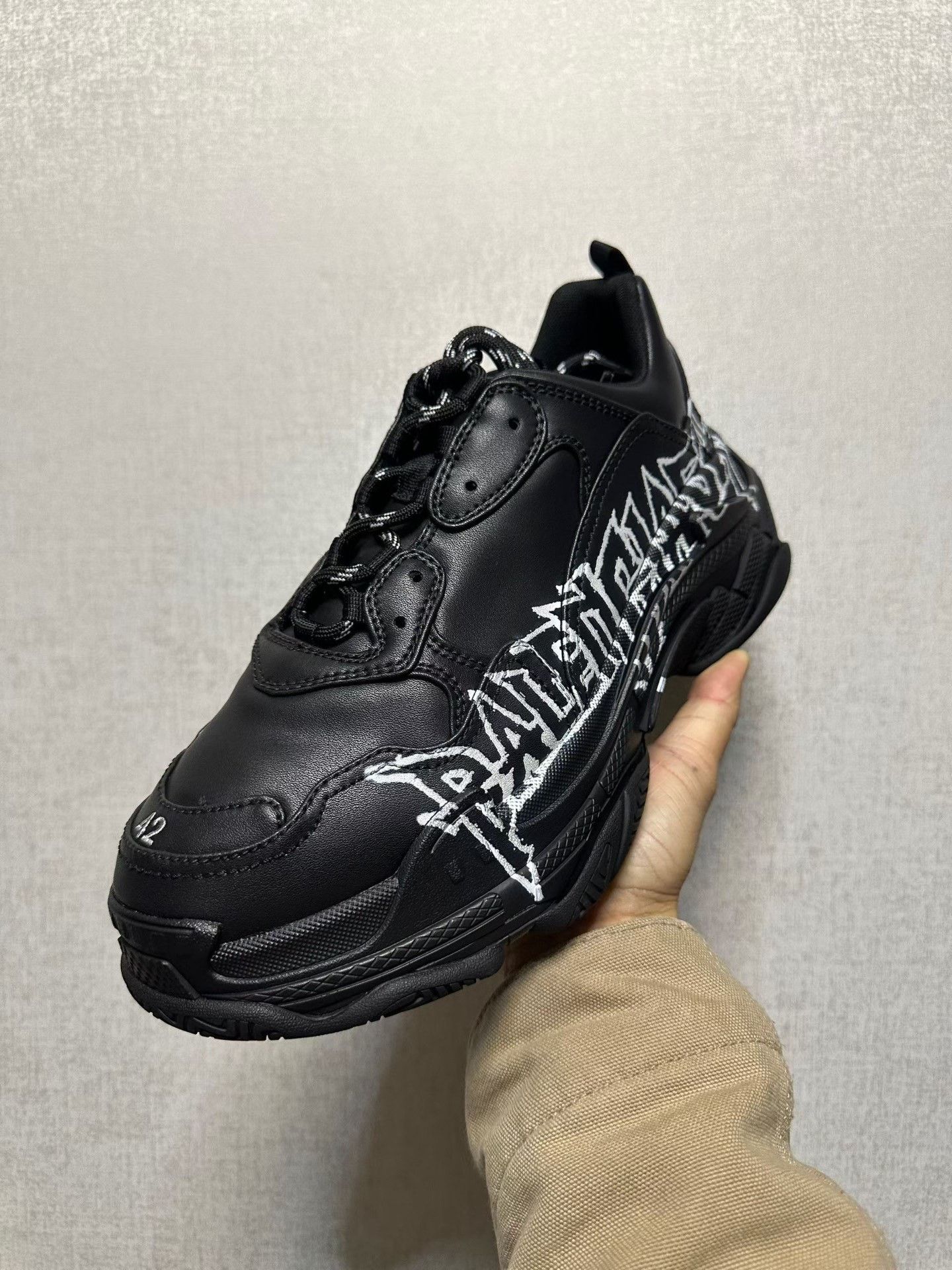 Balenciaga Balenciaga Lowtop Sneakers 8 Men Size US 8 / EU 41 - 1 Thumbnail