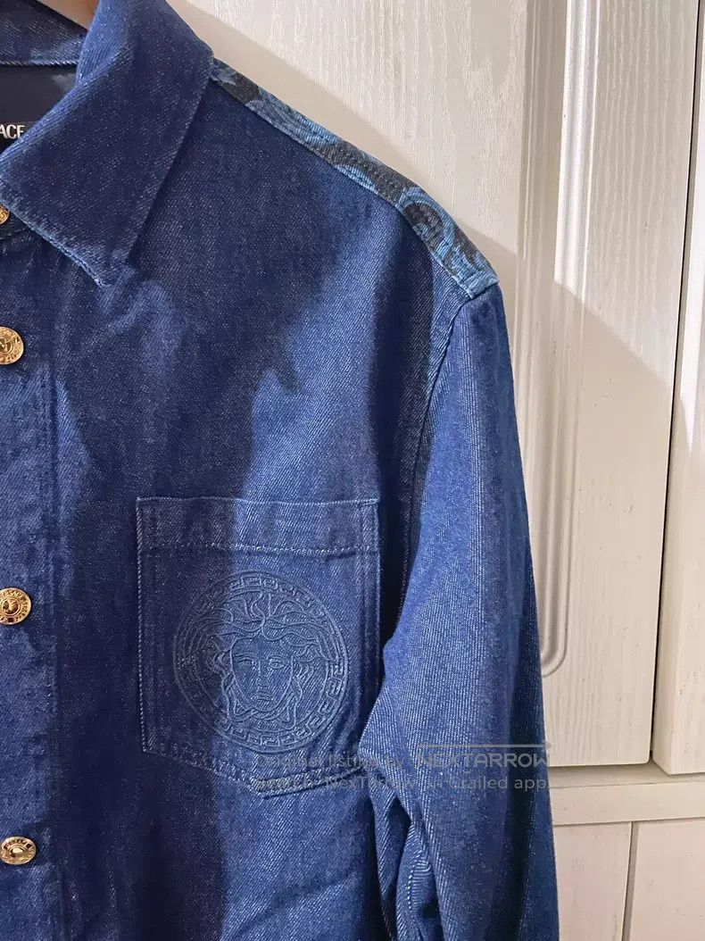 Versace Versace Blue and gold baroque embroidered Medusa denim shi Size US L / EU 52-54 / 3 - 4 Thumbnail