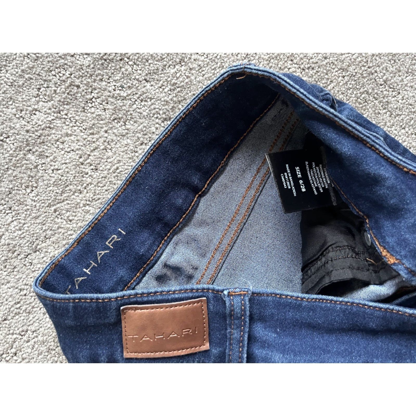 Vintage Tahari Jeans Women's Denim 6 Slim Mid Rise Classic Skinny Blue 5-Pocket Shaping Stretch Slimming Pockets Logo Tahari Jeans Kelly Classic Skinny Womens Size 28" / US 6 / IT 42 - 5 Thumbnail