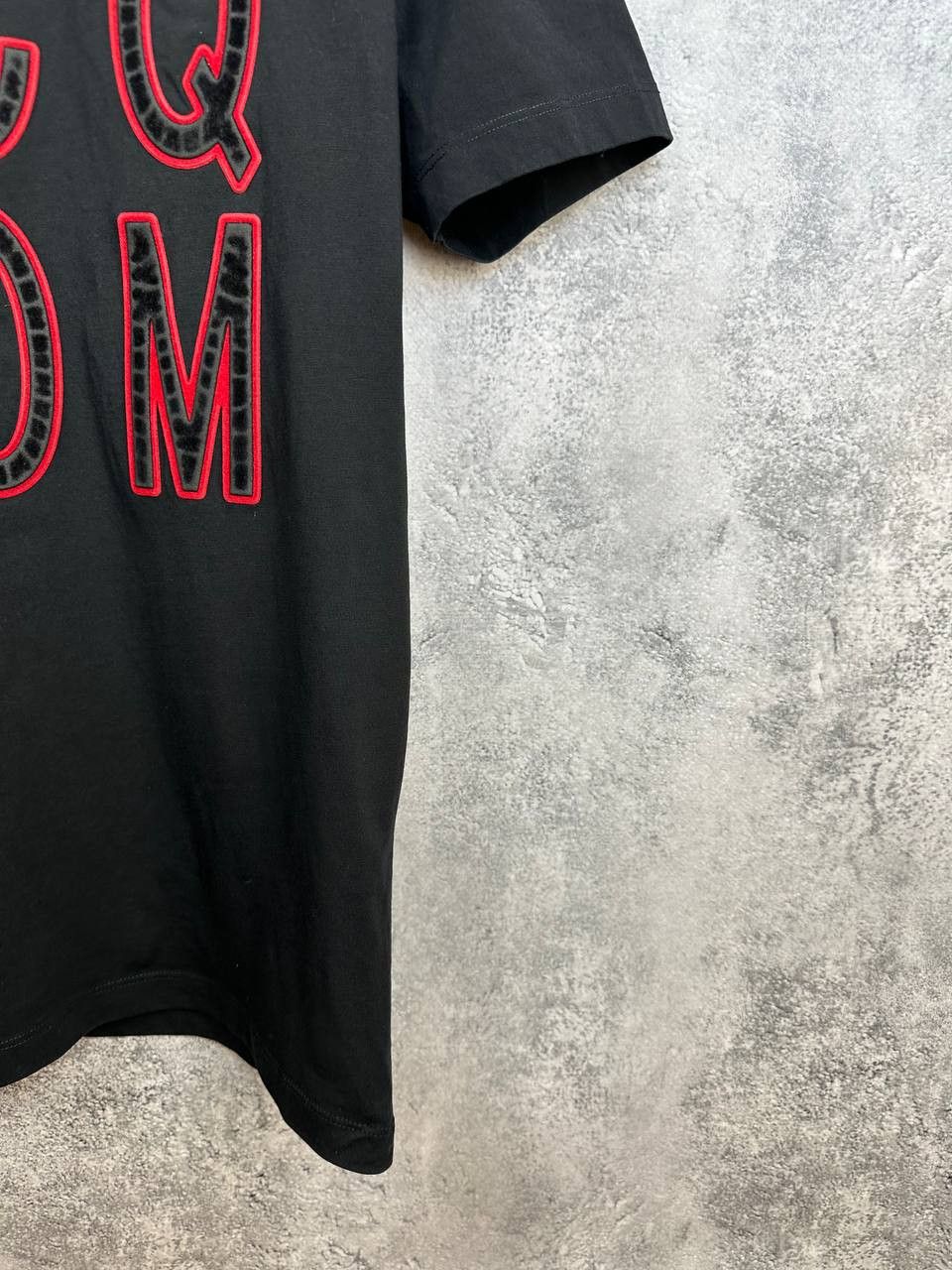 Alexander McQueen McQ Alexander McQueen Velvet Logo T-Shirt Black Red Crew SS Size US S / EU 44-46 / 1 - 8 Thumbnail