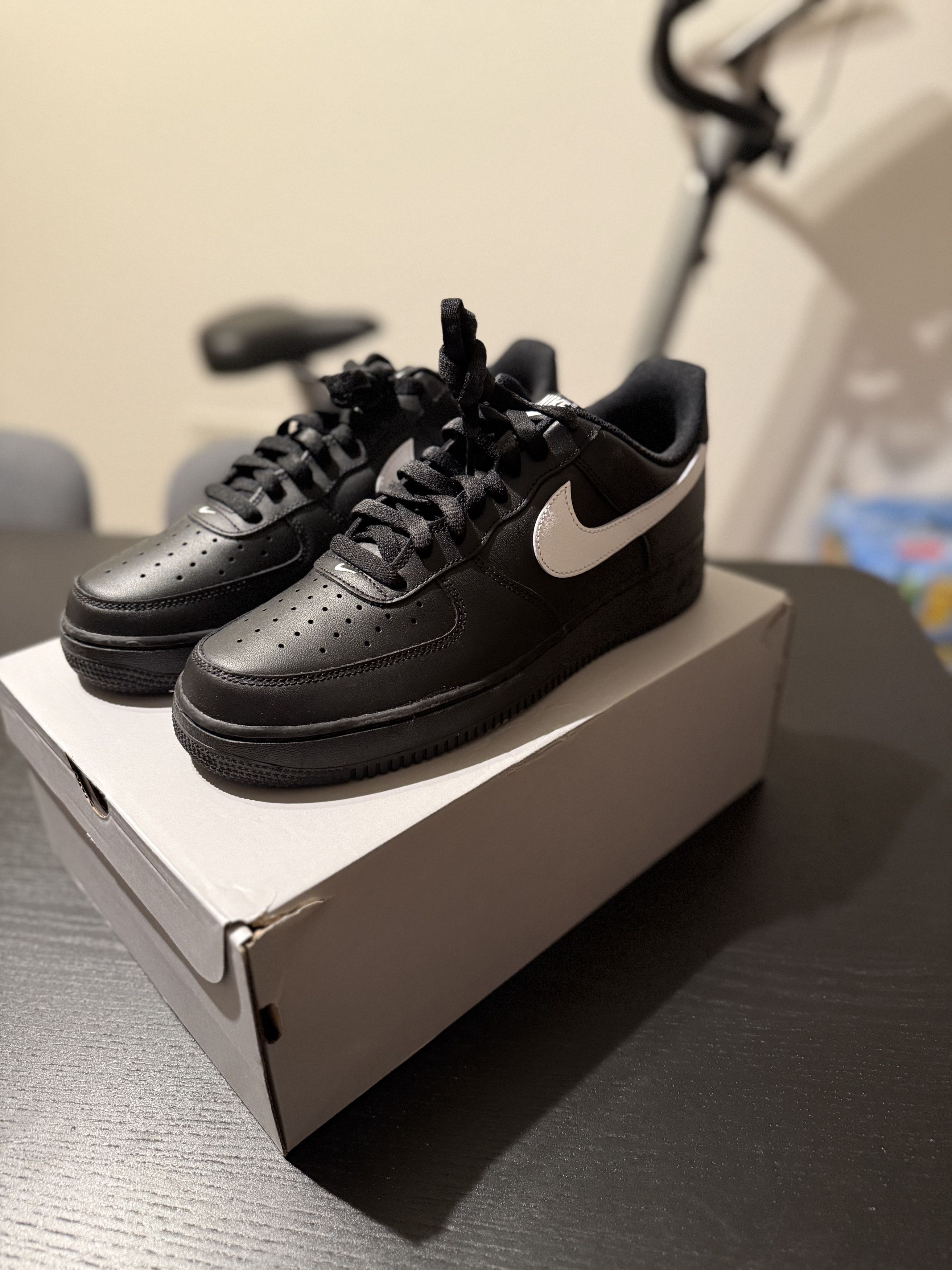 Nike Nike Air Force 1 Size US 10 / EU 43 - 2 Thumbnail