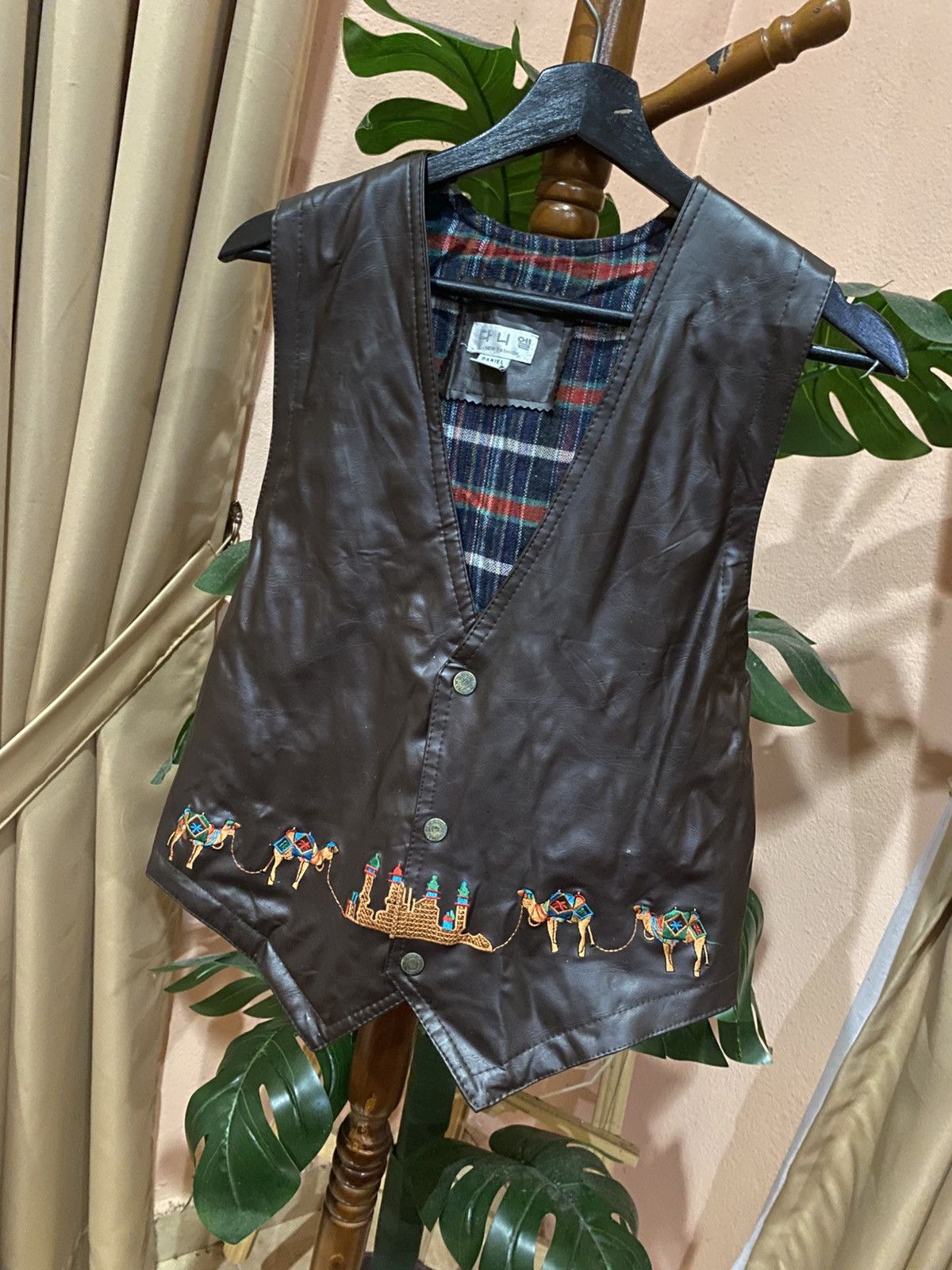 Other Vintage Daniel Brown Leather Embroidered Vest Plaid Lining Size US S / EU 44-46 / 1 - 2 Thumbnail