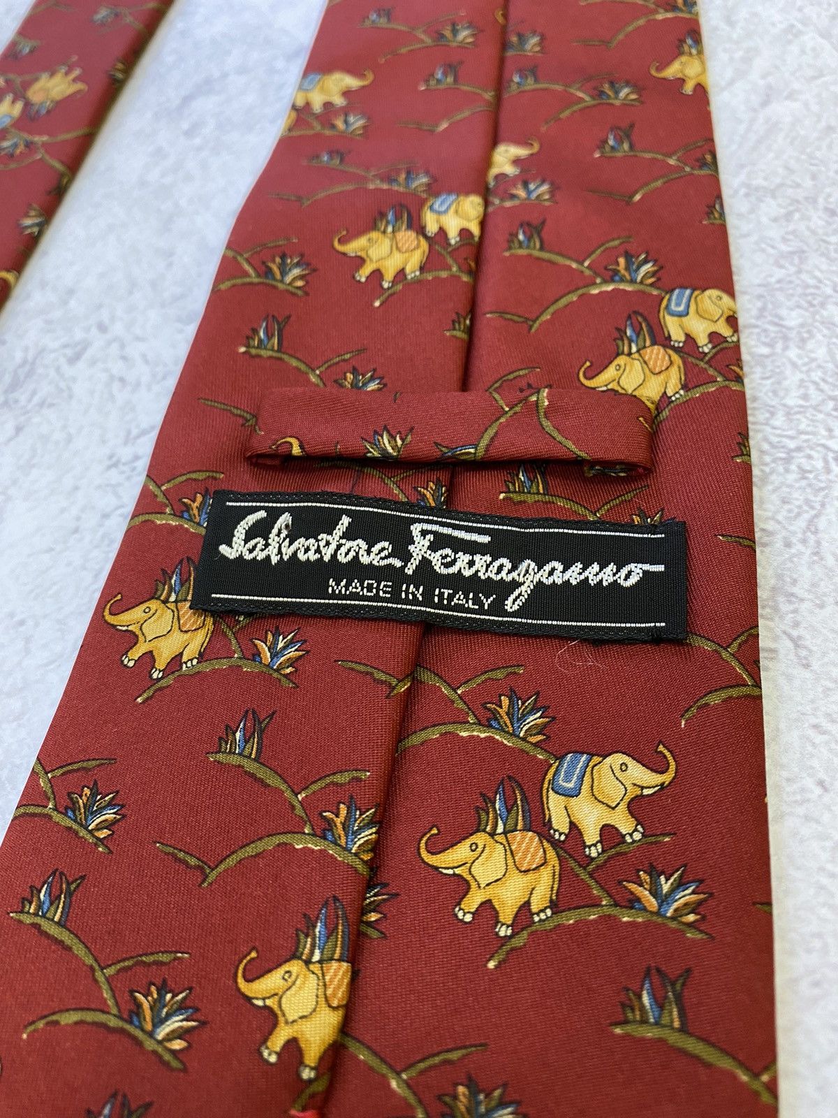 Salvatore Ferragamo Vintage Salvatore Ferragamo Elephants Red Silk Tie Size ONE SIZE - 5 Thumbnail