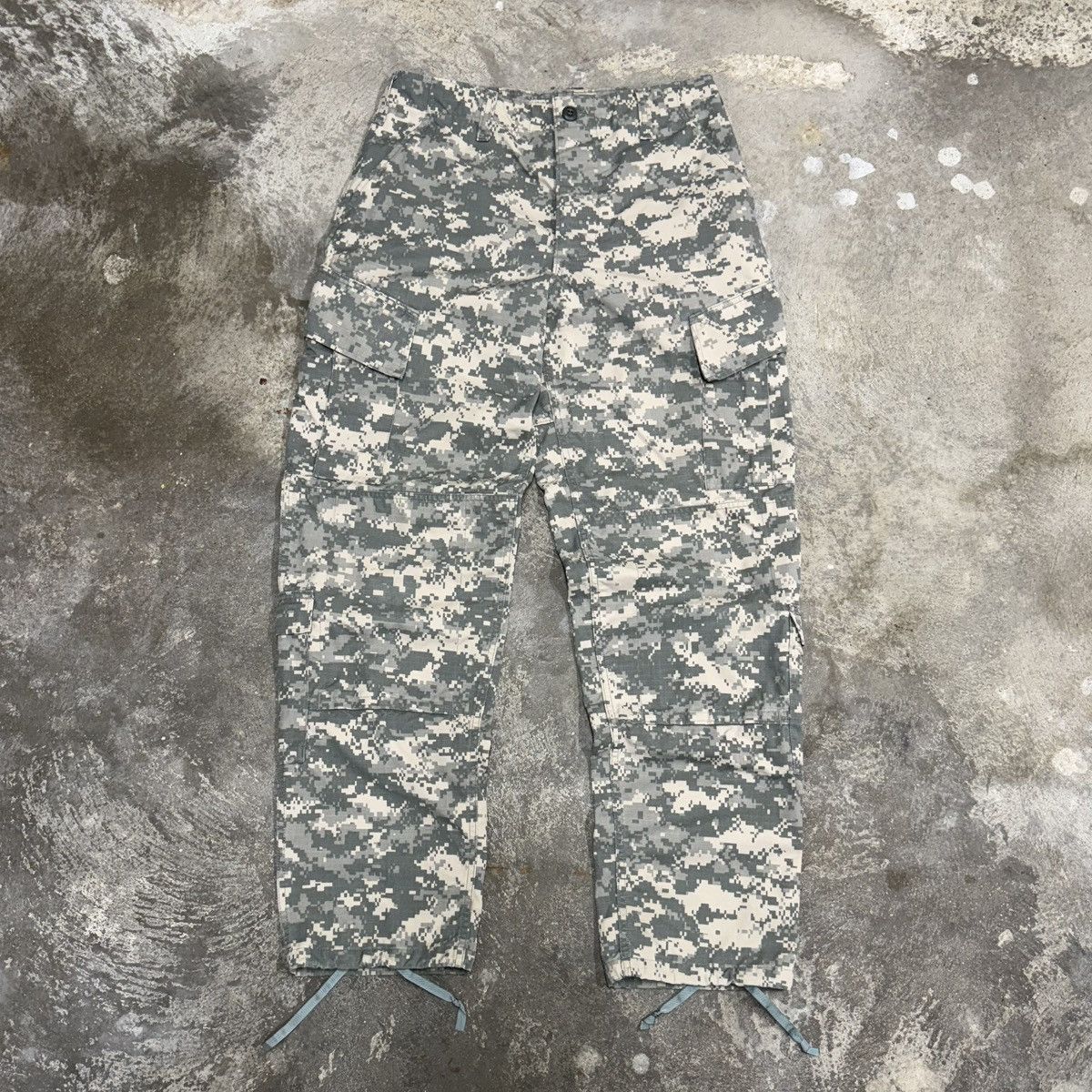 Vintage US Army Digital Camo Tactical Cargo Pants Military Ripstop Size US 32 / EU 48 - 1 Thumbnail