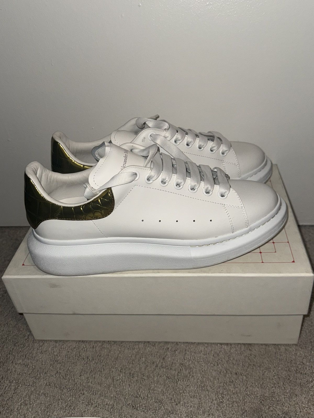 Alexander McQueen White and gold Alexander McQueens Size US 11 / EU 44 - 6 Thumbnail
