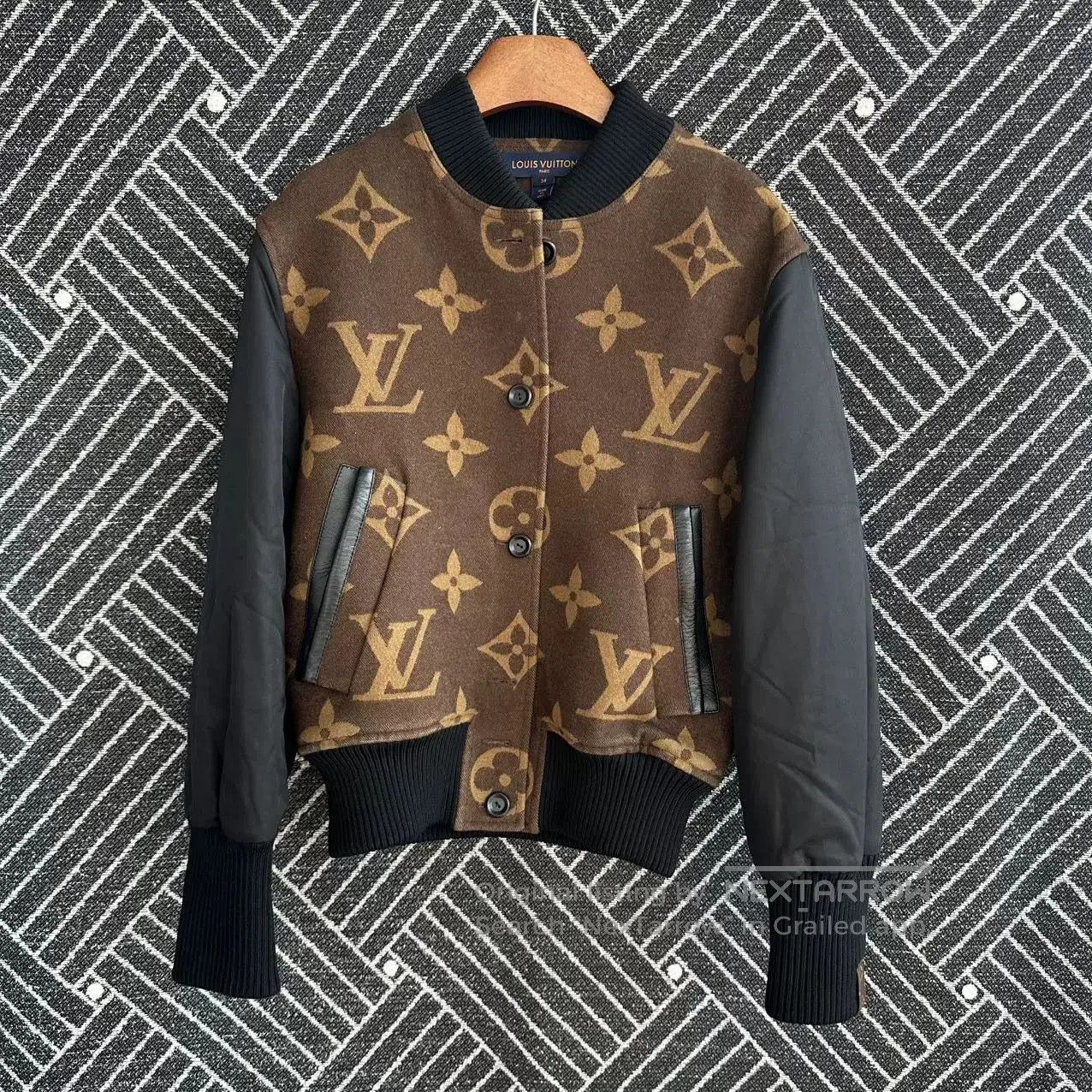 Louis Vuitton Louis Vuitton Big Logo Colorblock Wool Leather Bomber Jacke Size XXS / US 00 / IT 34 - 1 Thumbnail