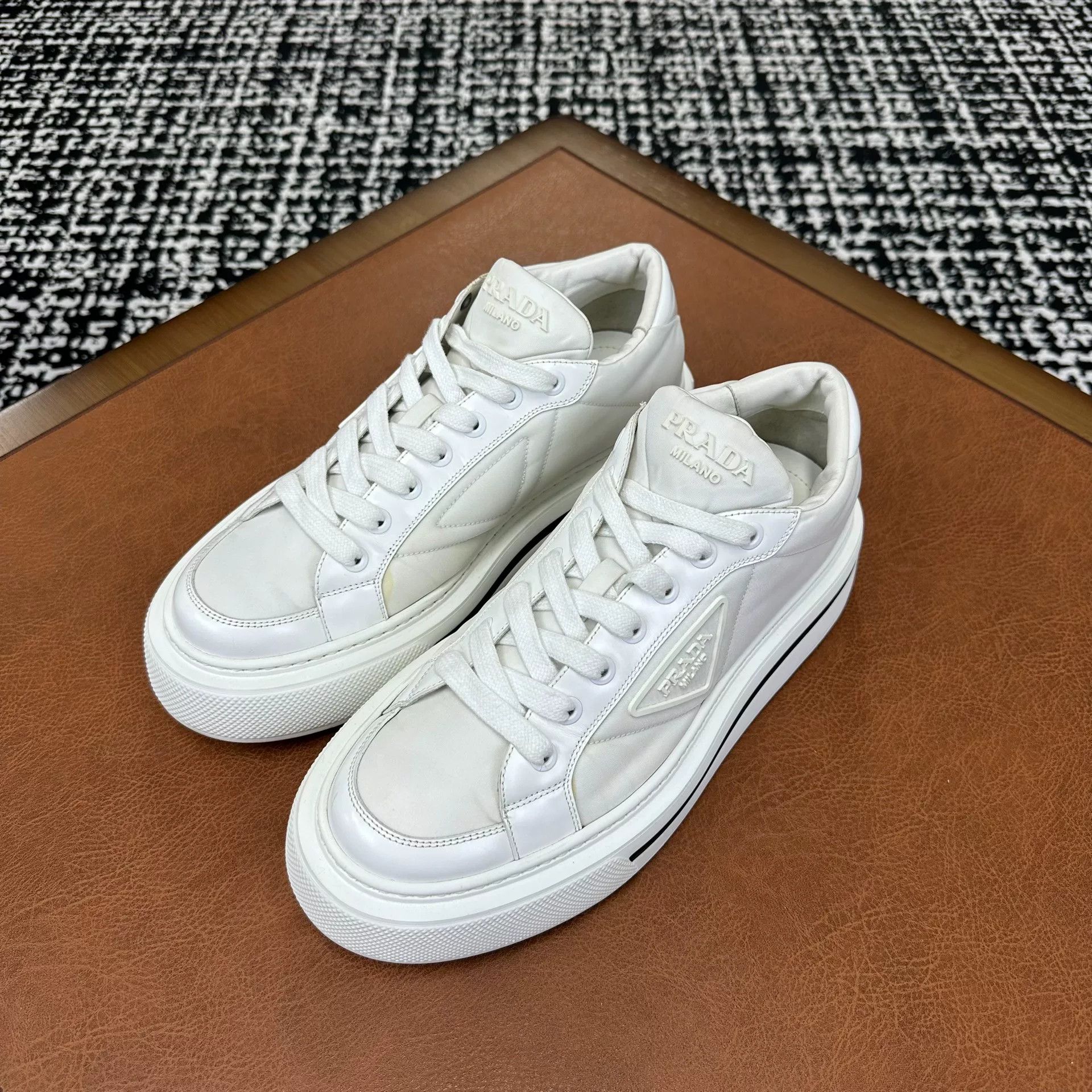 Prada Prada Casual White Lowtop Sneakers 10 Men Size US 10 / EU 43 - 1 Thumbnail