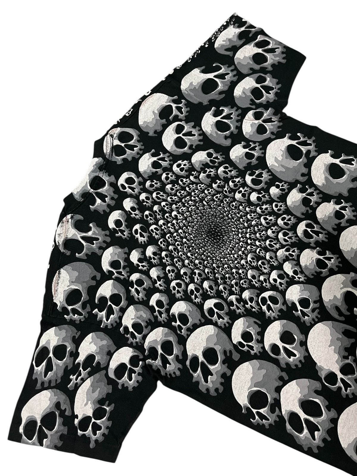 Liquid Blue Vintage Skulls Liquid blue AOP 90s t shirt Size US L / EU 52-54 / 3 - 10 Thumbnail