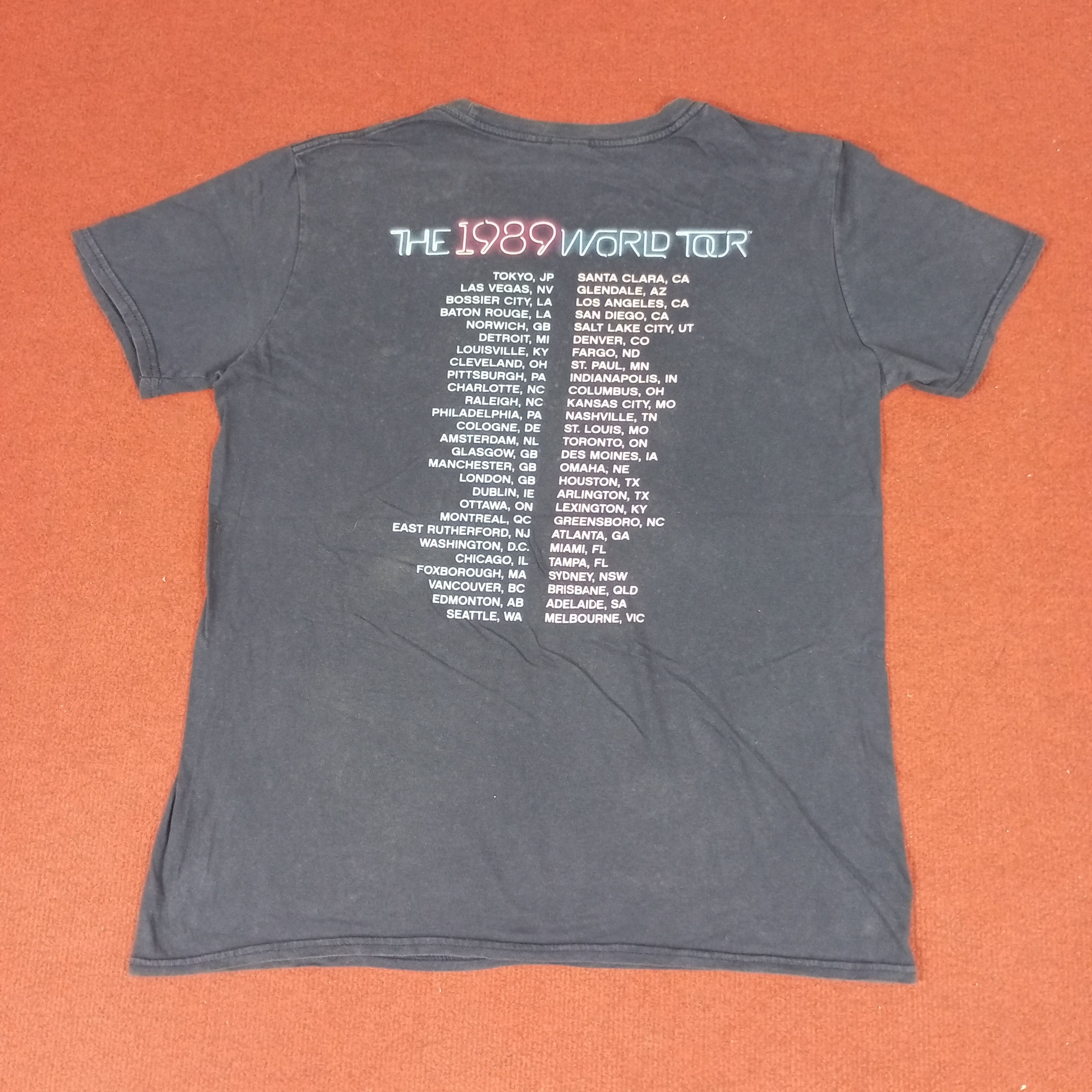Band Tees × Vintage Taylor Swift World Tour Tshirt Size US M / EU 48-50 / 2 - 3 Thumbnail