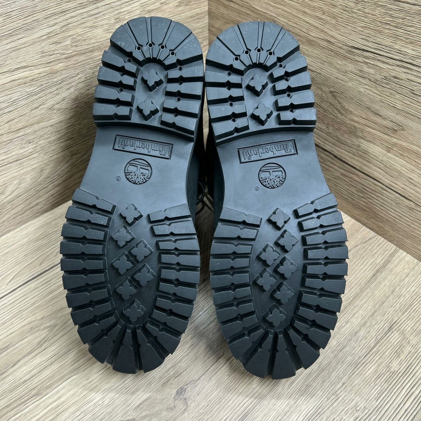 Louis Vuitton Louis Vuitton x Timberland Black Monogram Short Boots Size US 8 / EU 41 - 4 Thumbnail