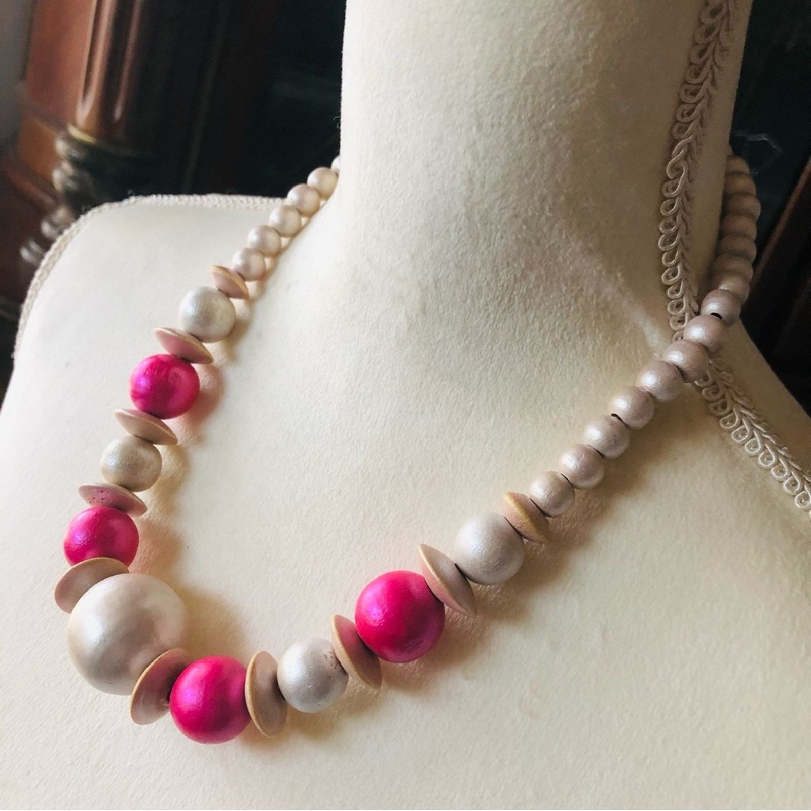 Vintage Vintage pink and pearl tone wood bead necklace Size ONE SIZE - 4 Thumbnail