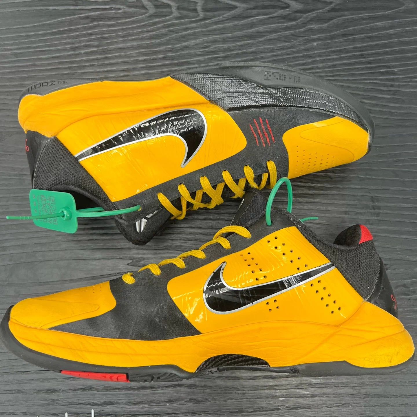 Nike ZK5 Bruce Lee Black/Yellow 42.5 (boxed) upper flaw Size US 9.5 / EU 42-43 - 2 Thumbnail