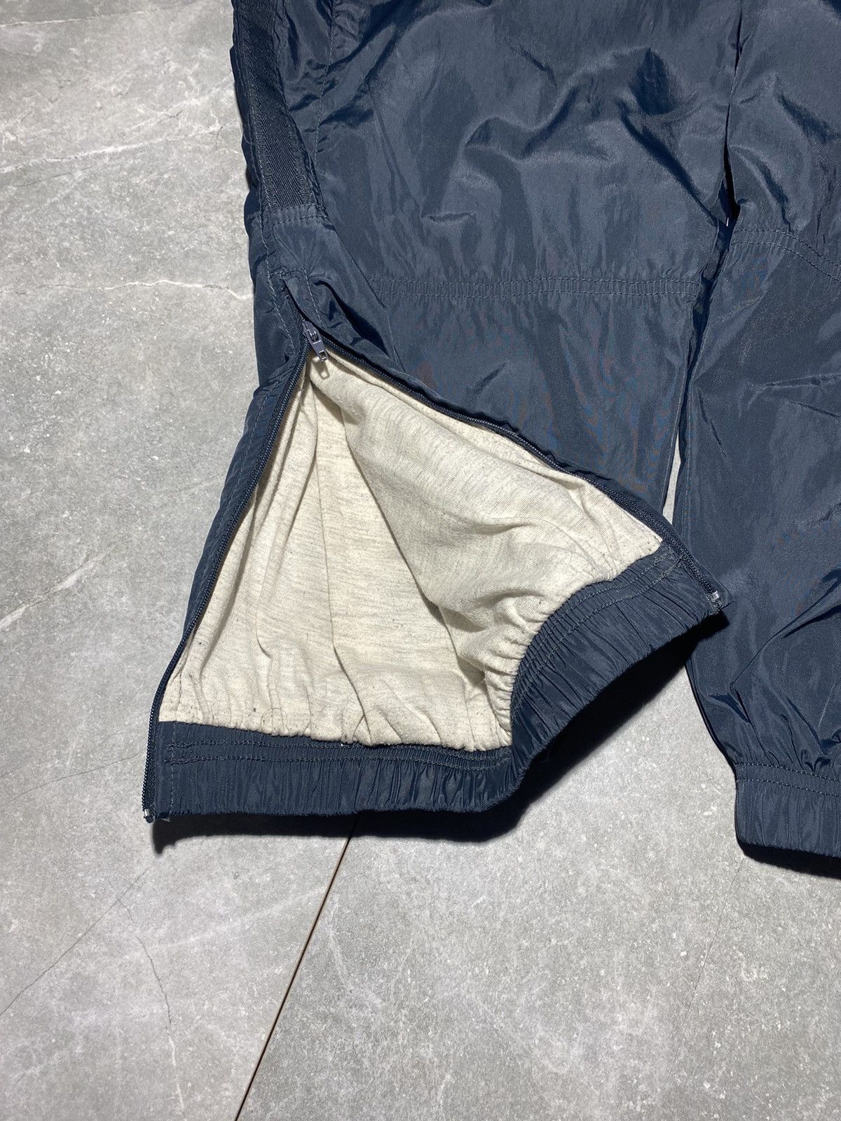 Nike × Vintage Vintage Nike Nylon Beaverton Oregon Track Pants L Size US 34 / EU 50 - 6 Thumbnail