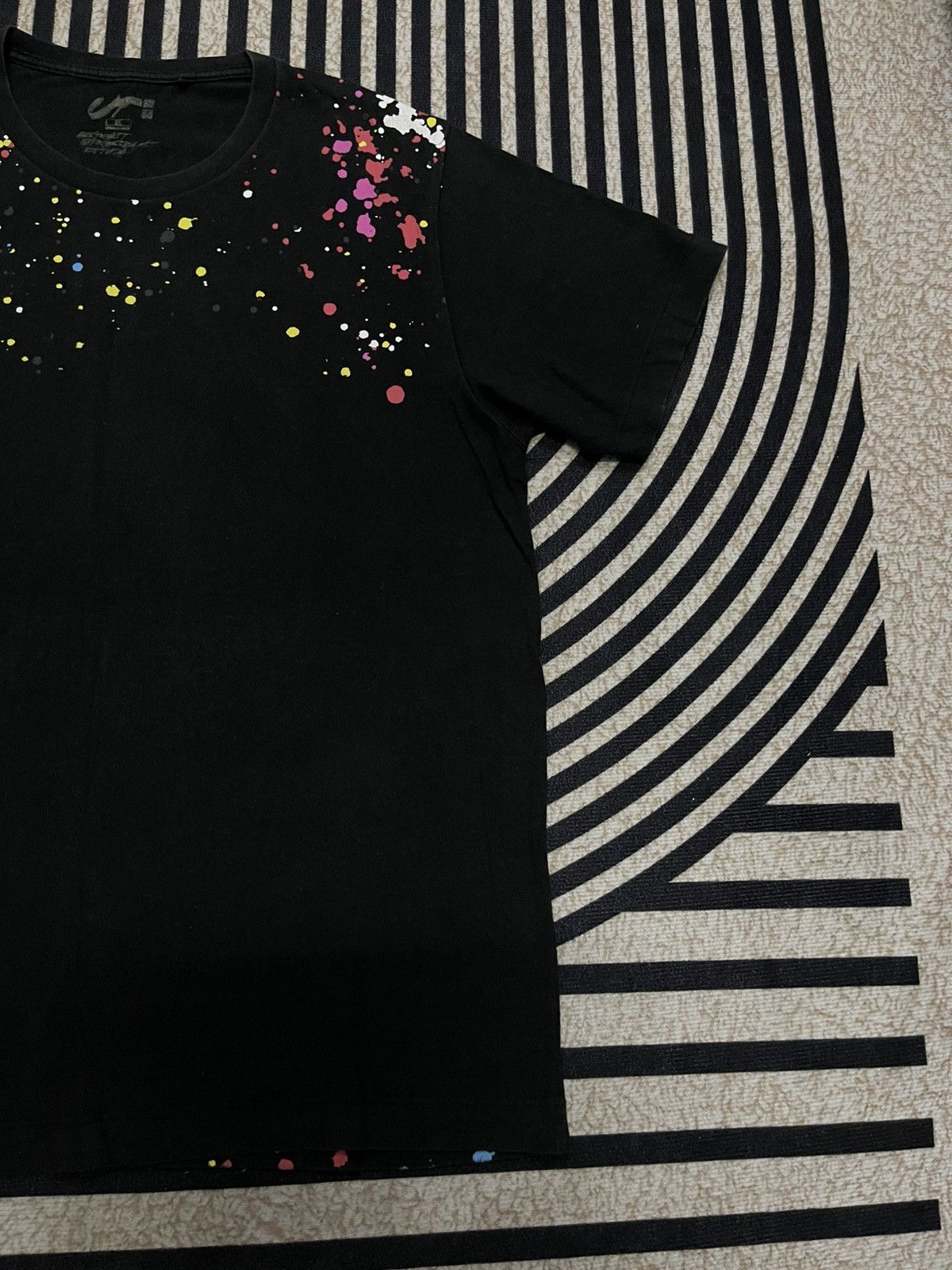 Futura × Uniqlo 2000s UNIQLO X FUTURA SHORT SLEEVE TSHIRT ART DESIGN Size US XL / EU 56 / 4 - 5 Thumbnail