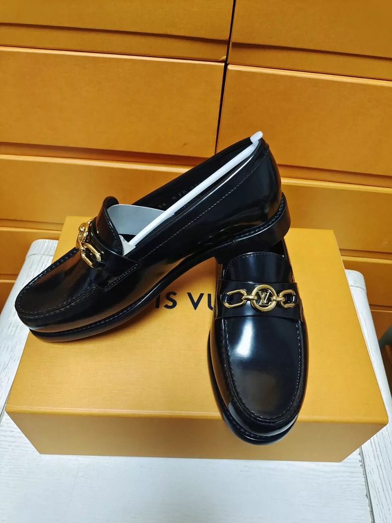 Louis Vuitton LV Louis Vuitton Metal Logo Loafers-2506